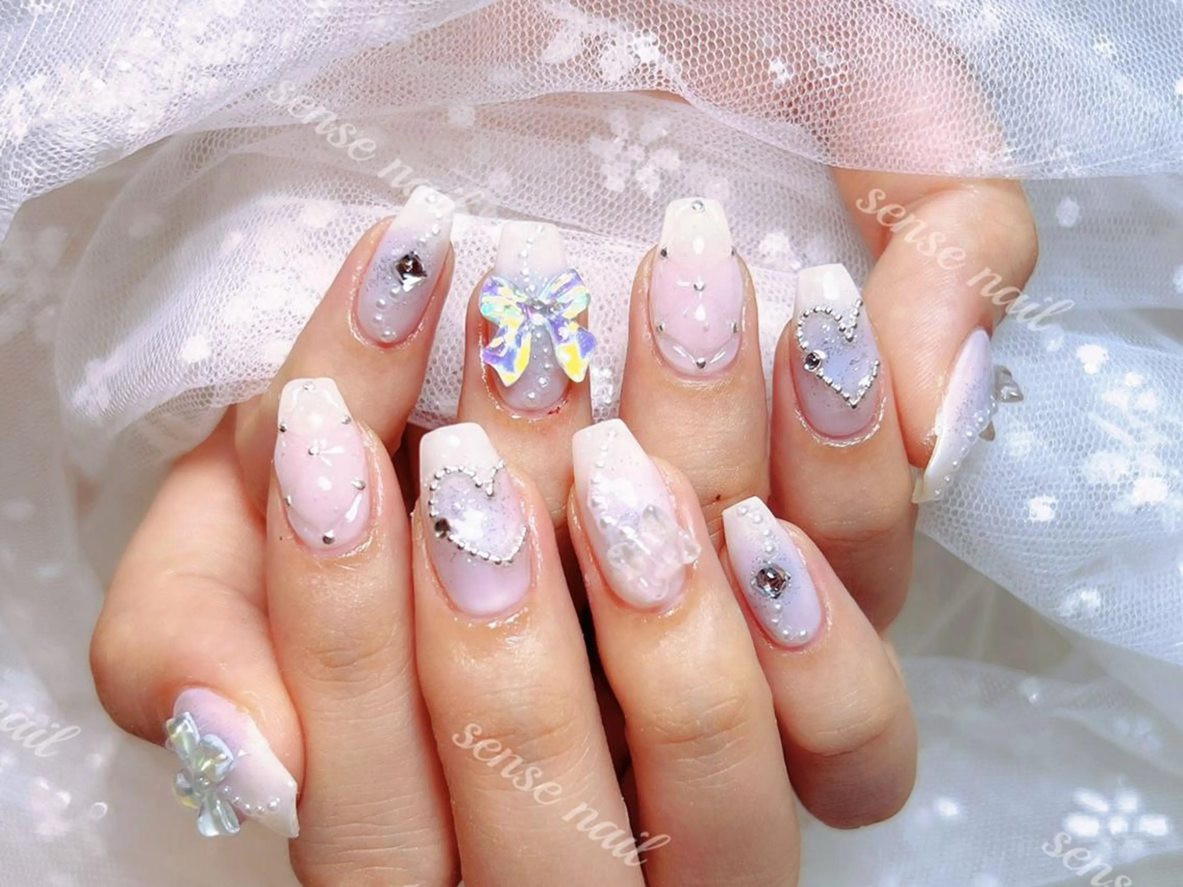 ネイル Queening 🦋のネイルデザイン
