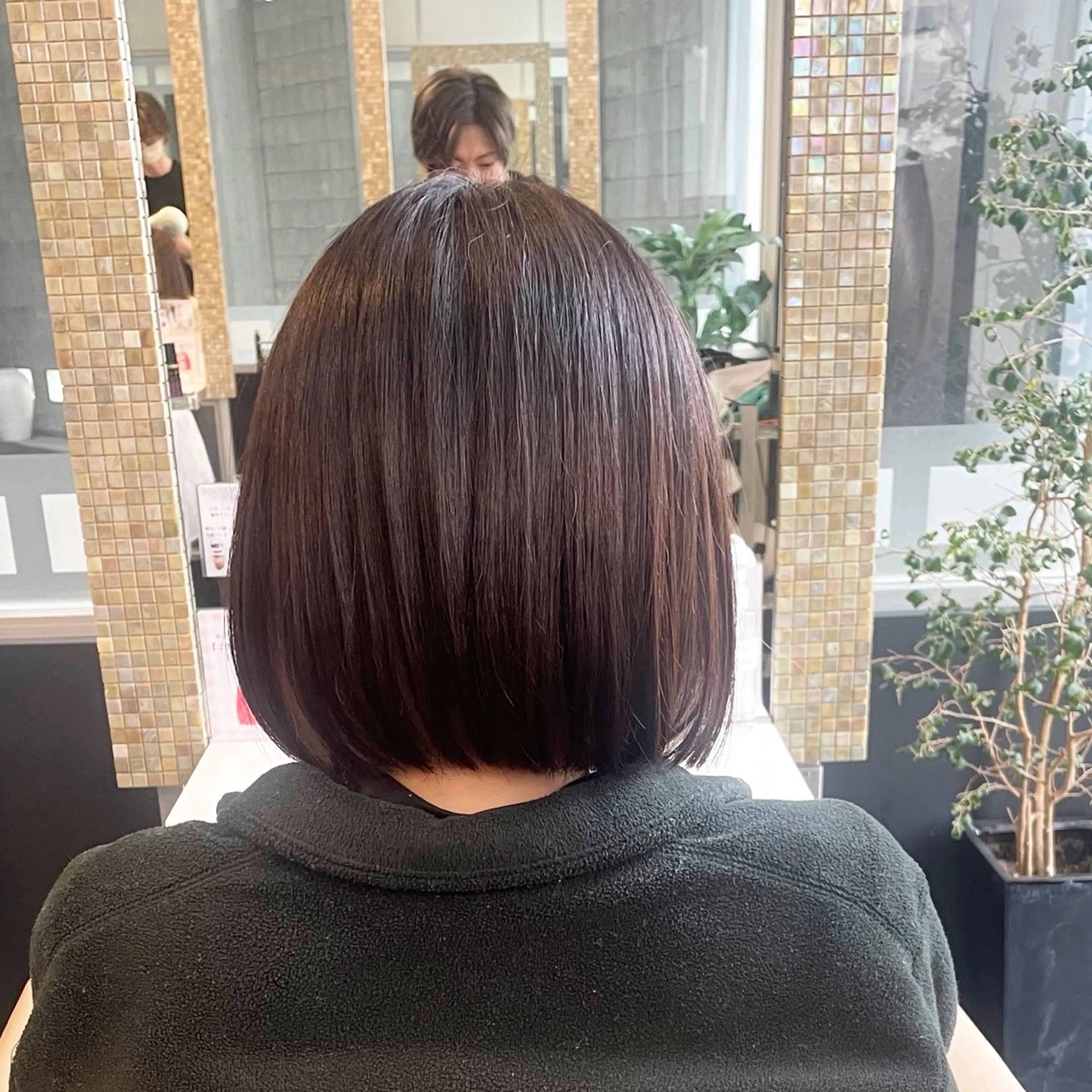 ショート ボブ ✨ケアブリーチカラー ✨️透明感カラーのヘアスタイル
