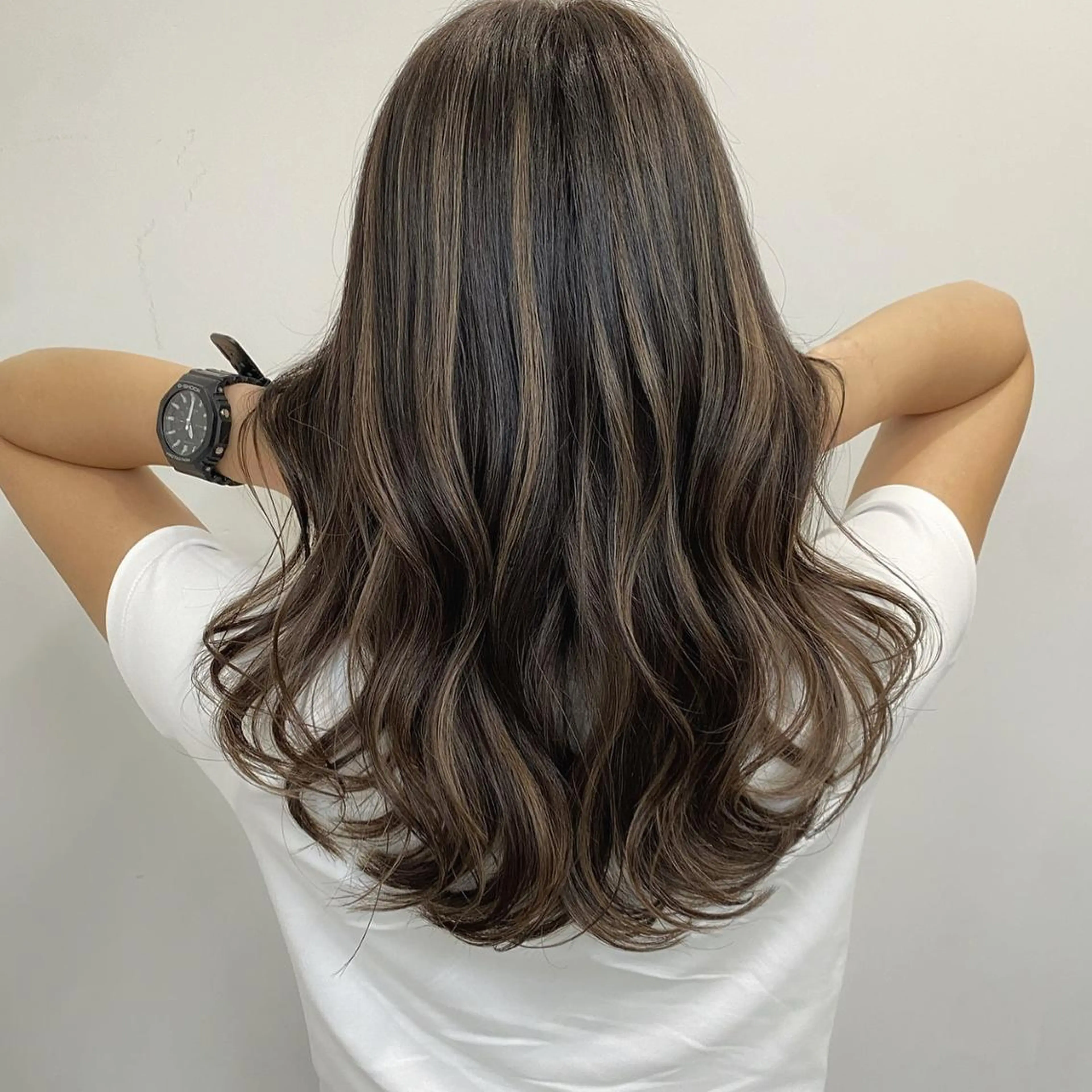 セミロング カラー パーマ ヘアアレンジ メンズ キッズ ネイル マツエク・マツパ アイブロウ カット ヘアカラー ハイライト、レイヤー カット/西梅田/中西のヘアスタイル