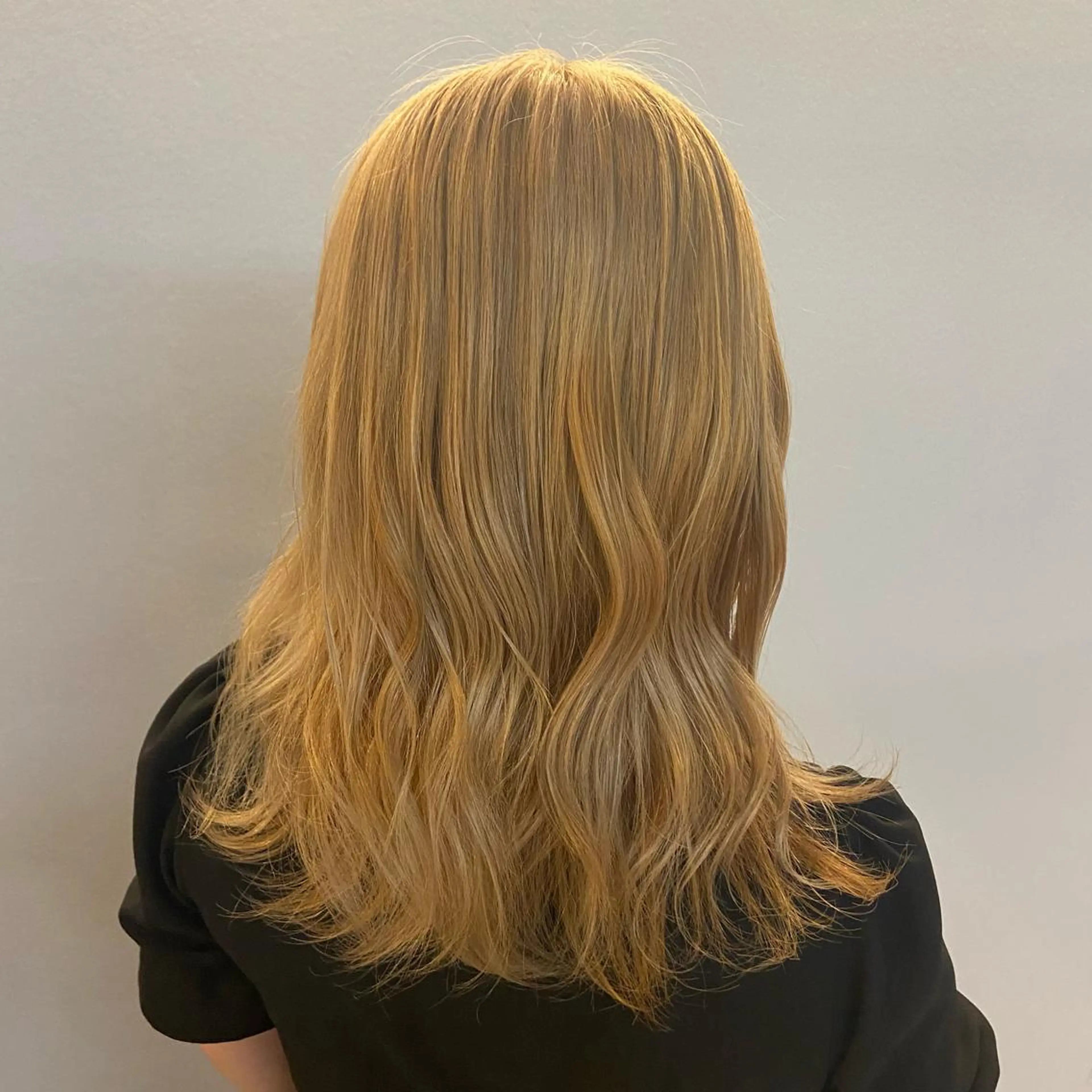 セミロング 林 優花のヘアスタイル