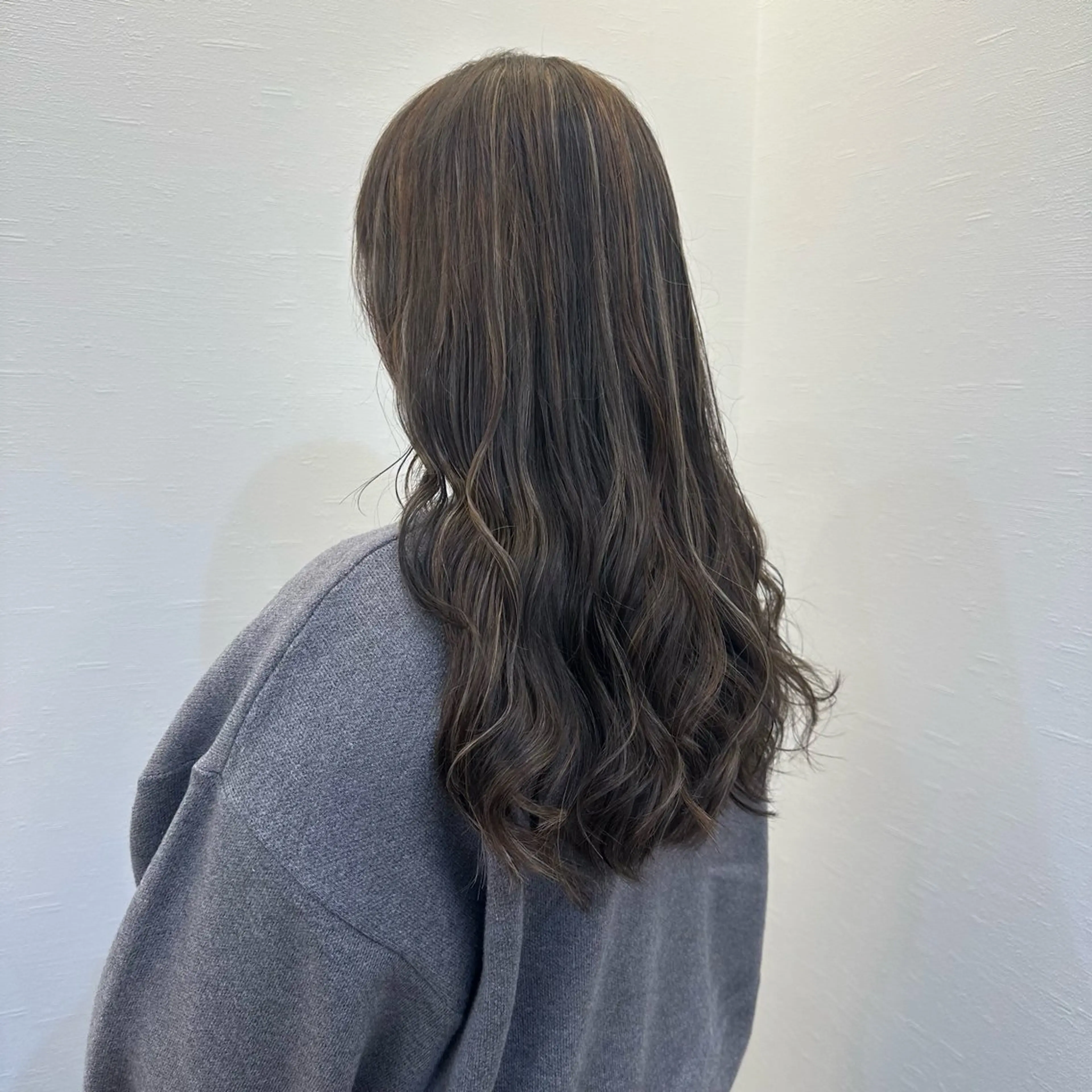 カラー Ruang所属・ツノガイ エリのヘアスタイル