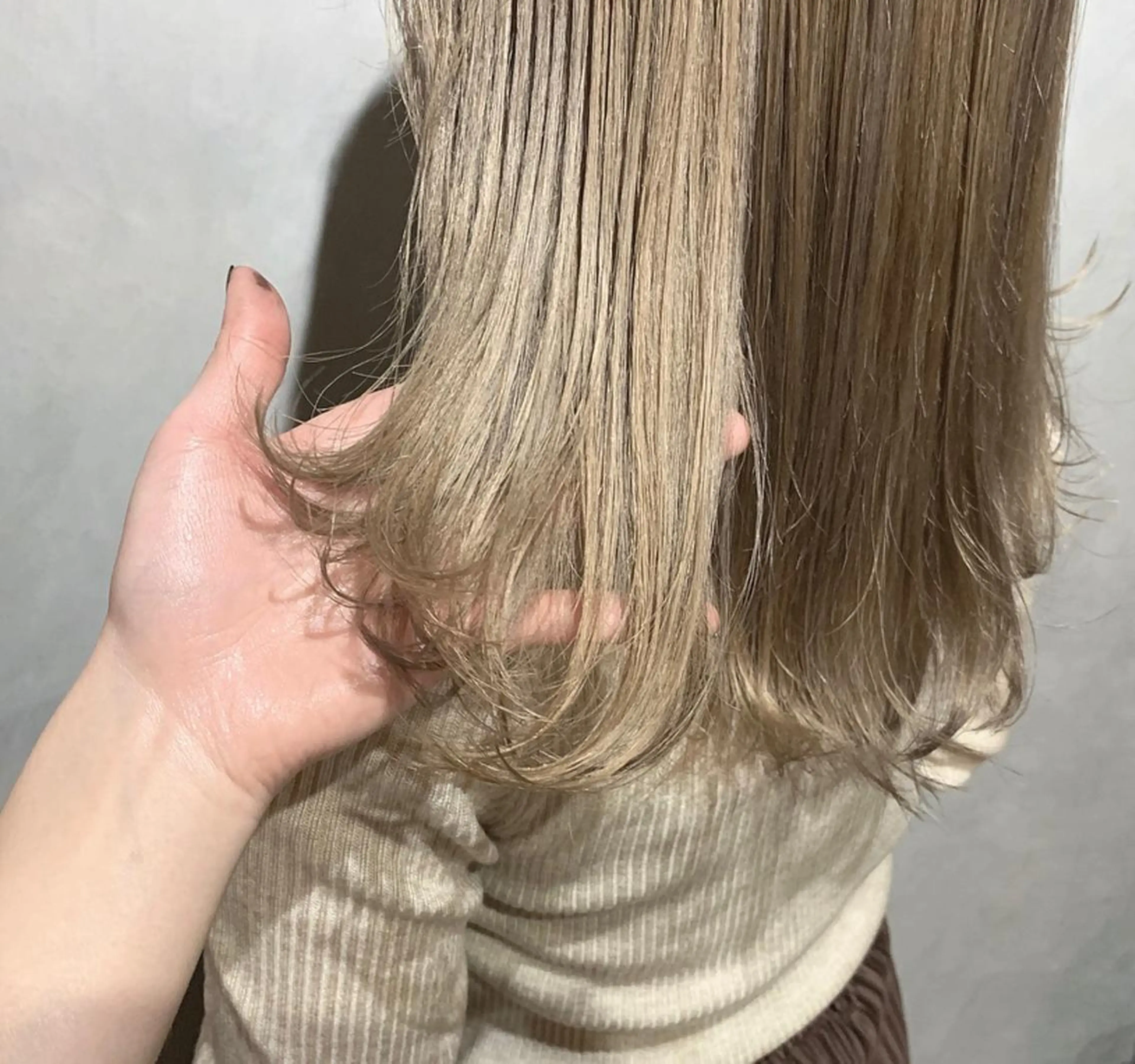 ミディアム カラー ベージュカラー ミルクティーベージュ カット ヘアカラー friity所属・🕊️ HONOKAのヘアスタイル
