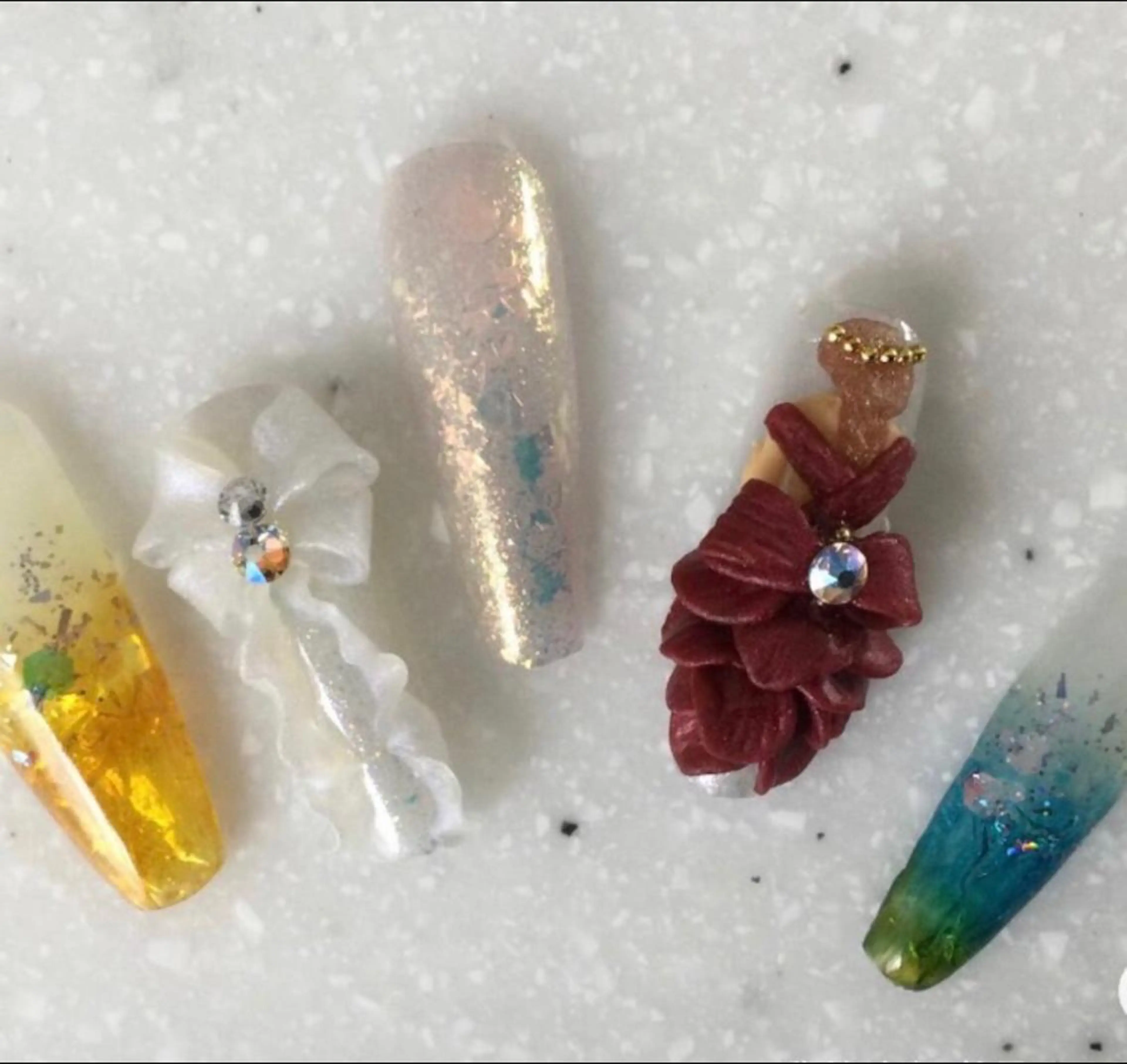 ネイル オーロラネイル べっ甲ネイル クリアネイル 氷ネイル・うるうるネイル 韓国ネイル ハンドネイル ネイルサロン KARIのネイルデザイン