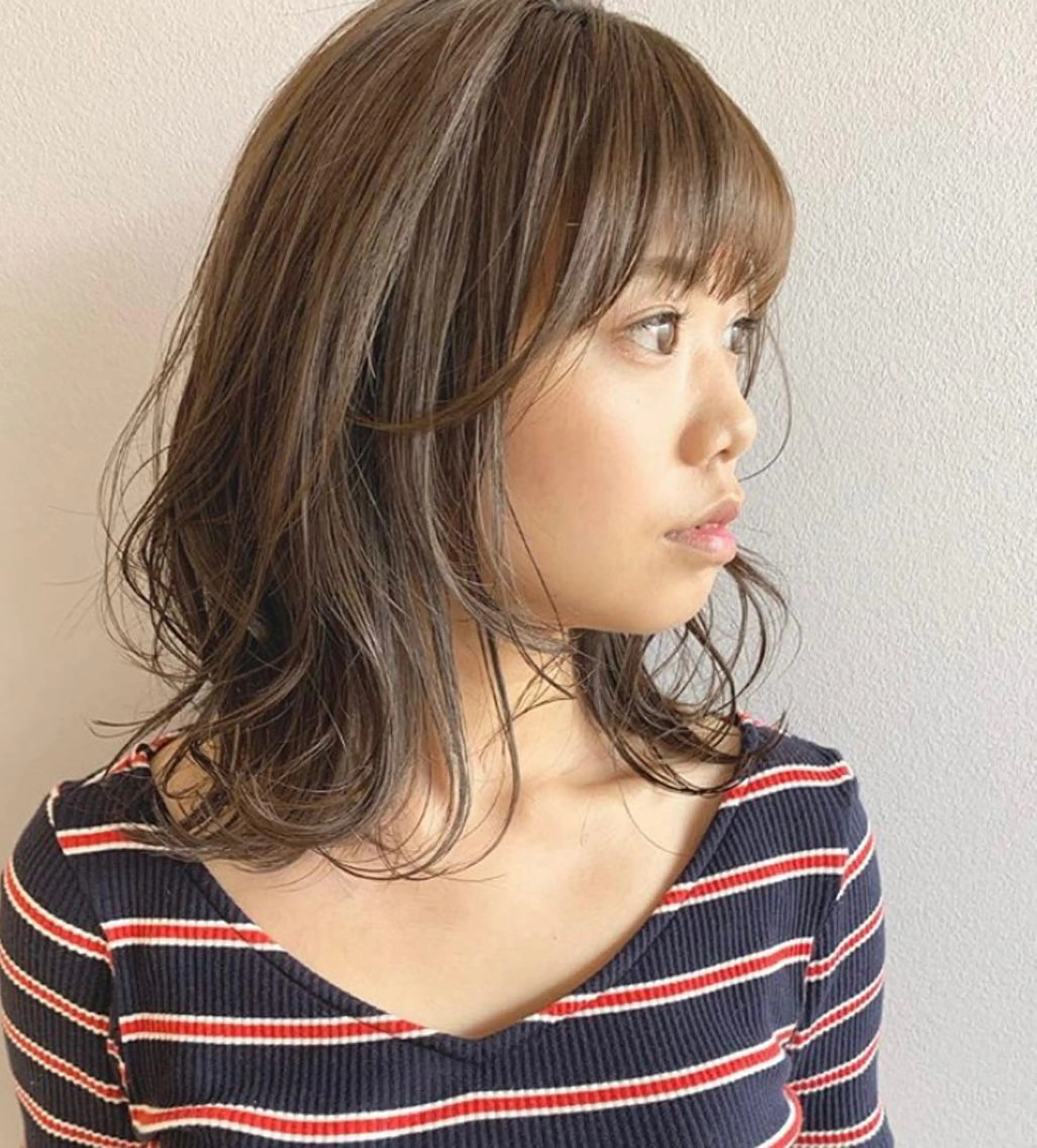 ミディアム Aube Hair McQueen所属・クリハラ シュウのヘアスタイル