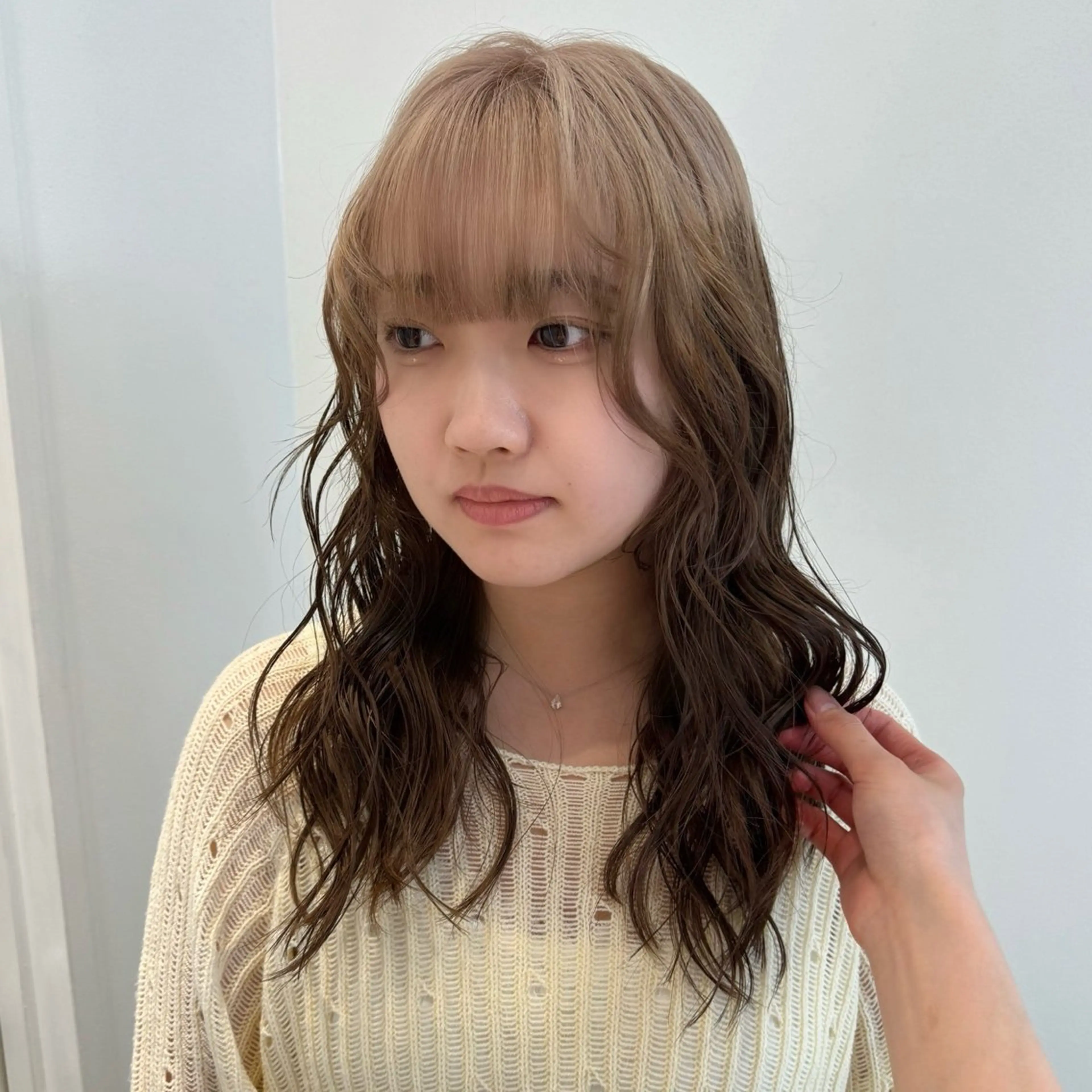 セミロング カラー デザインカラー ヘアカラー トリートメント 🌼動き×透明感🩵 ハイトーン/ナナのヘアスタイル