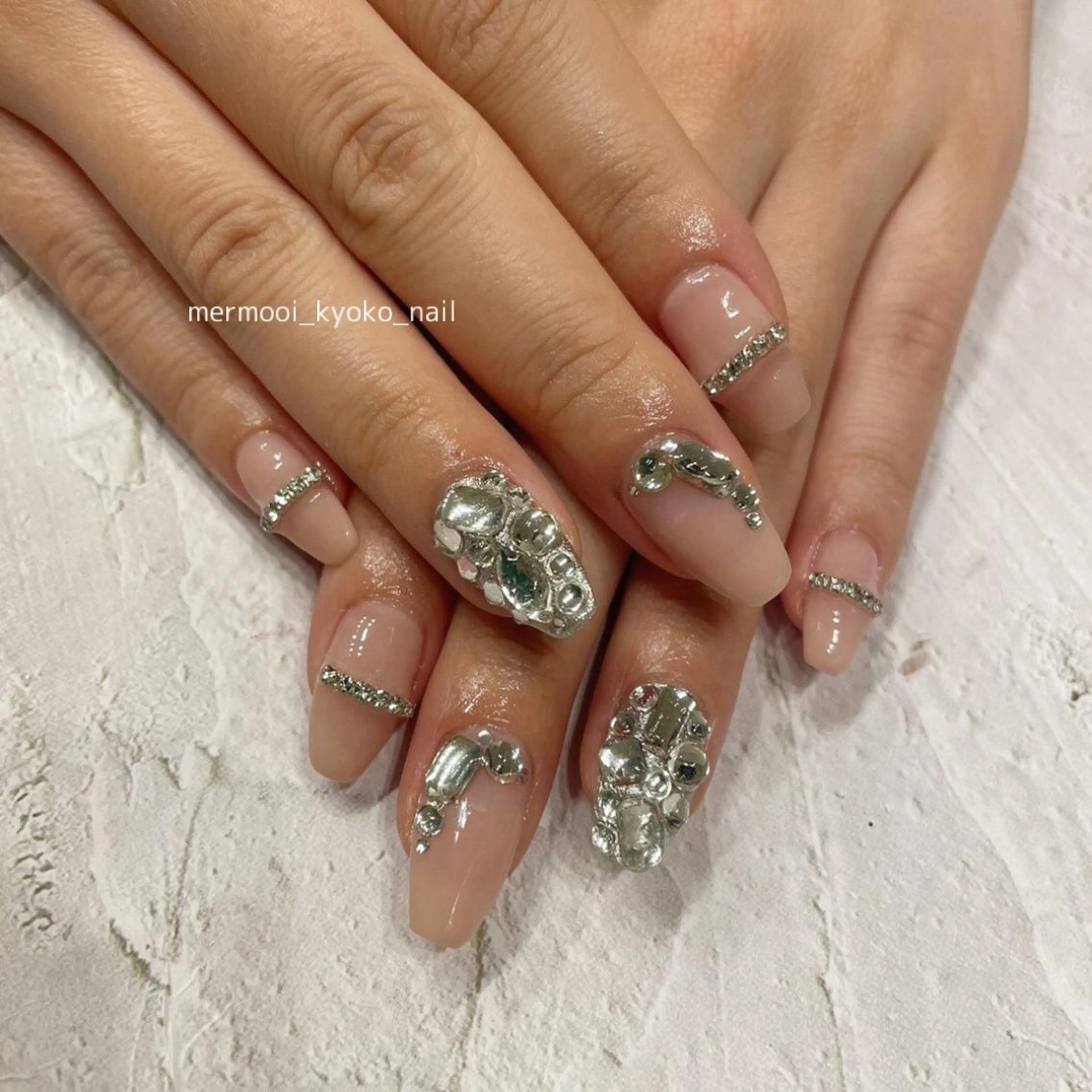 ネイル キラキラネイル ストーンネイル ハンドネイル mermooi nailのネイルデザイン