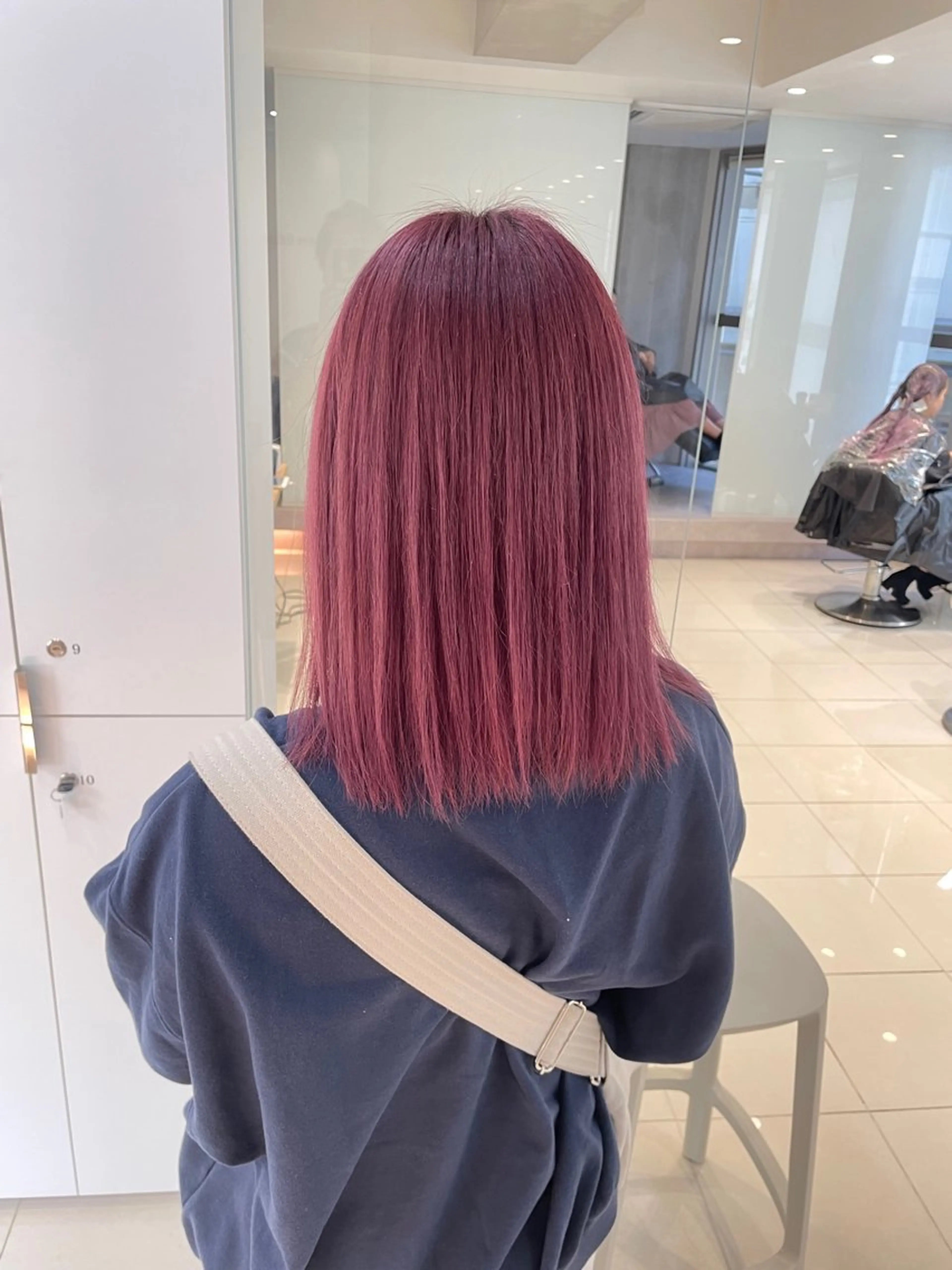セミロング カラー ヘアアレンジ ピンクカラー ヘアカラー トリートメント ヘッドスパ 艶髪✨寒色カラー✨ 翁長孝輔のヘアスタイル