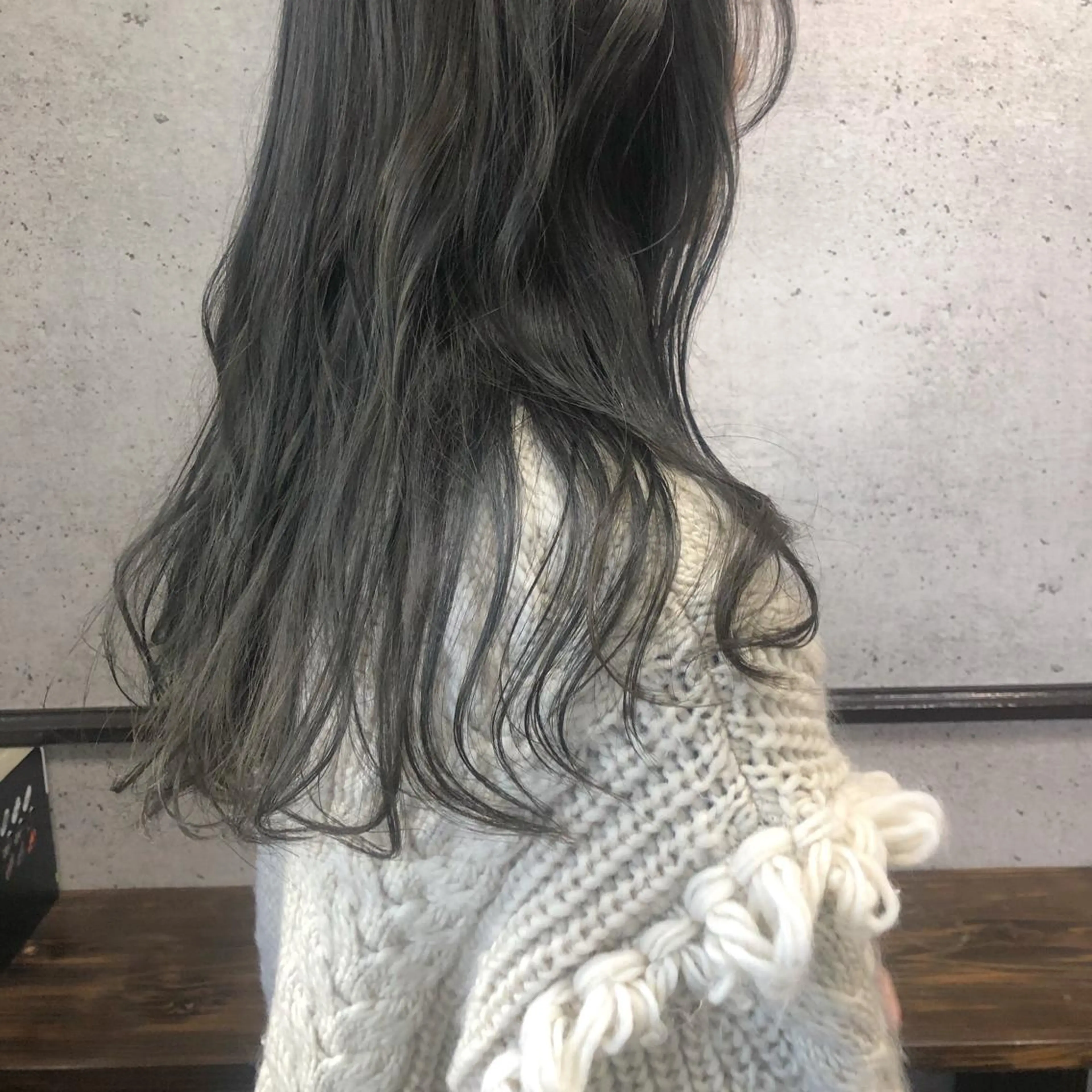 ロング カラー ブルーカラー ブルージュ ヘアカラー 江原 彩華のヘアスタイル