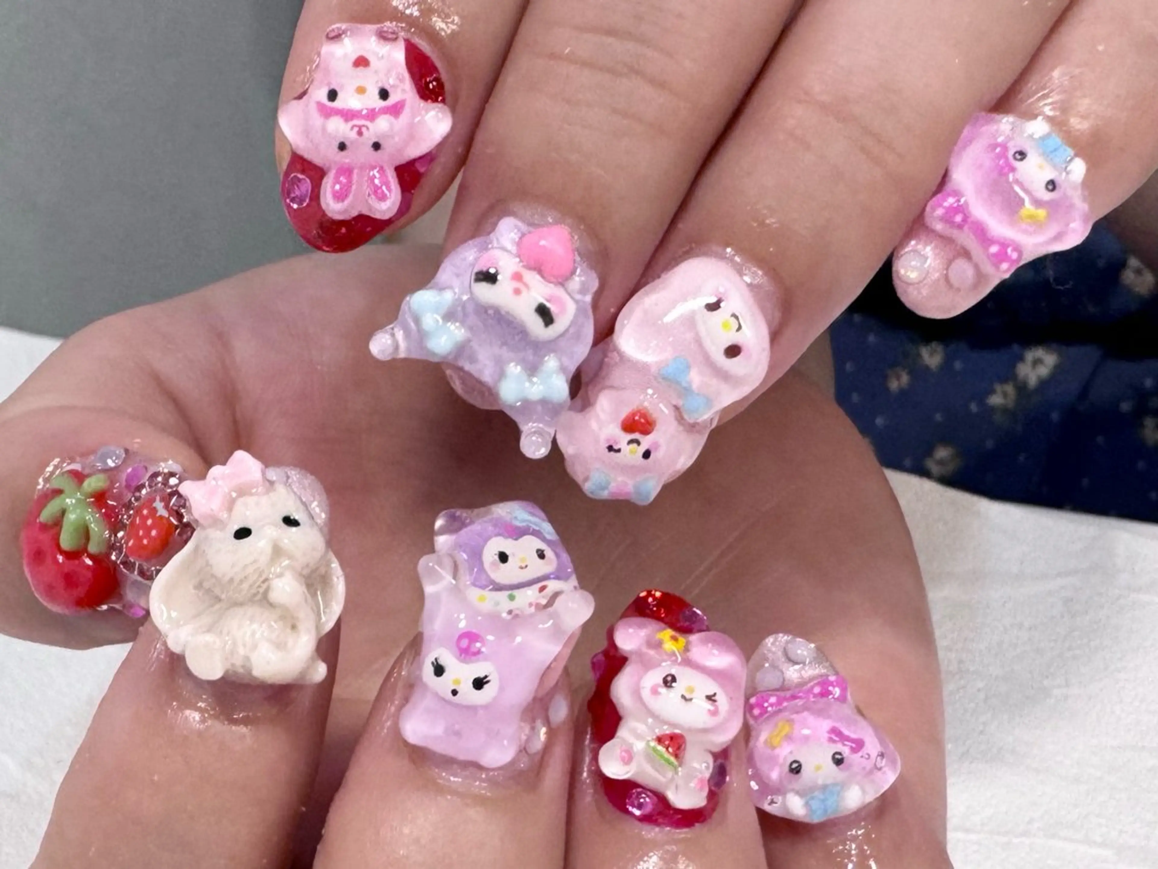 ネイル RIEKO🍒 ワンホン♡推しネイルのネイルデザイン