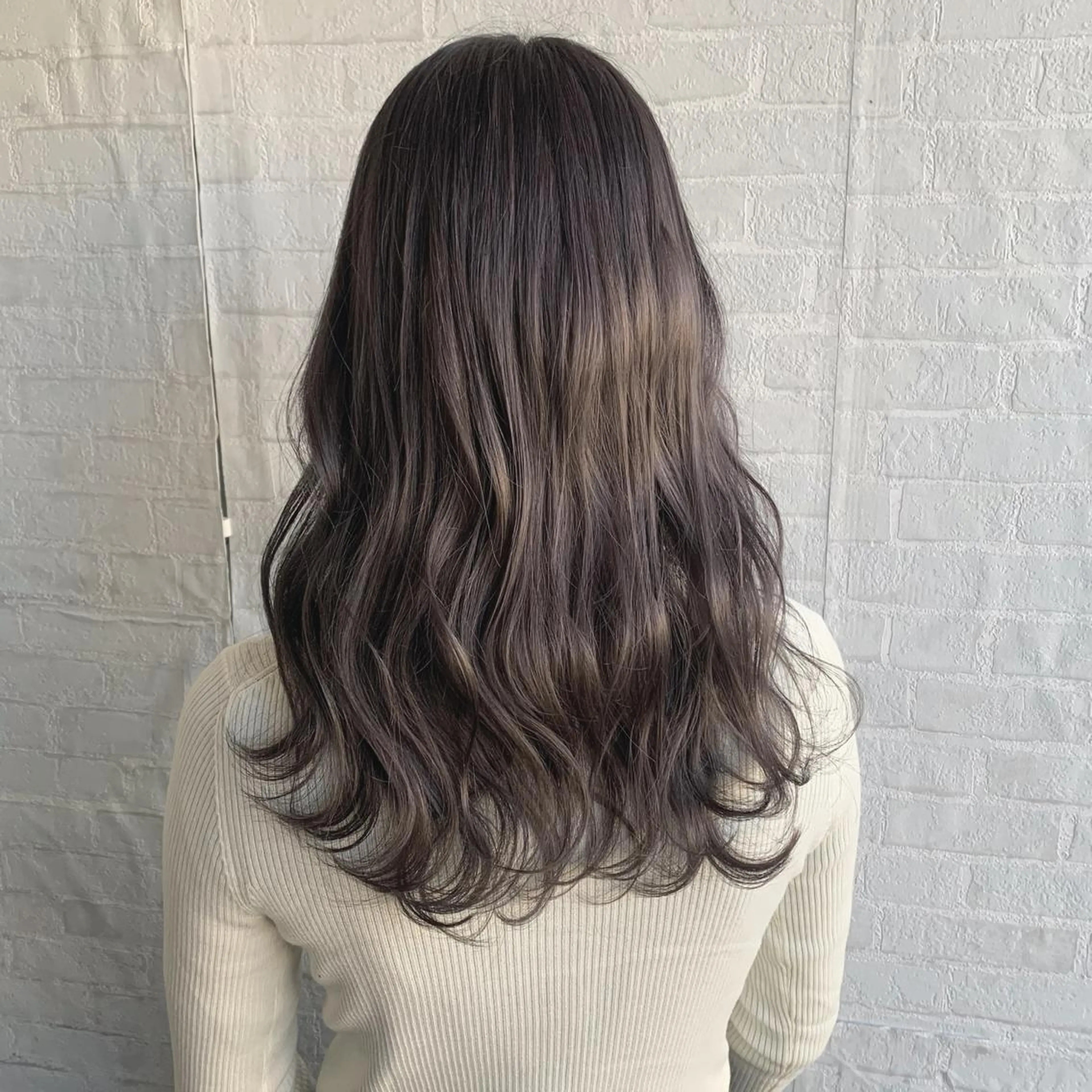 セミロング カラー グレージュ ヘアカラー 袴田 伊代のヘアスタイル
