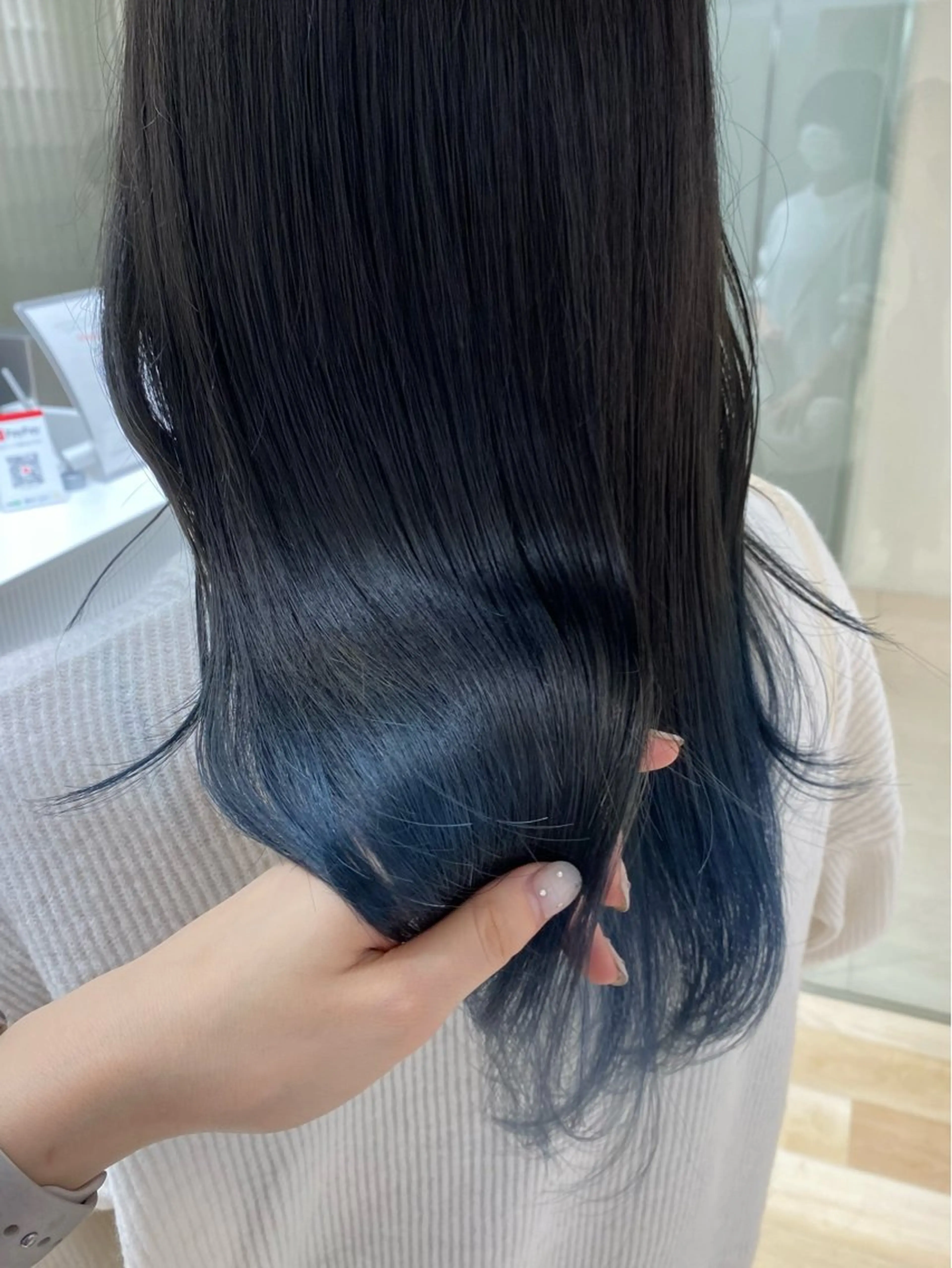 セミロング カラー ブリーチ グラデーションカラー シルバー カット ヘアカラー トリートメント 松永 わかなのヘアスタイル