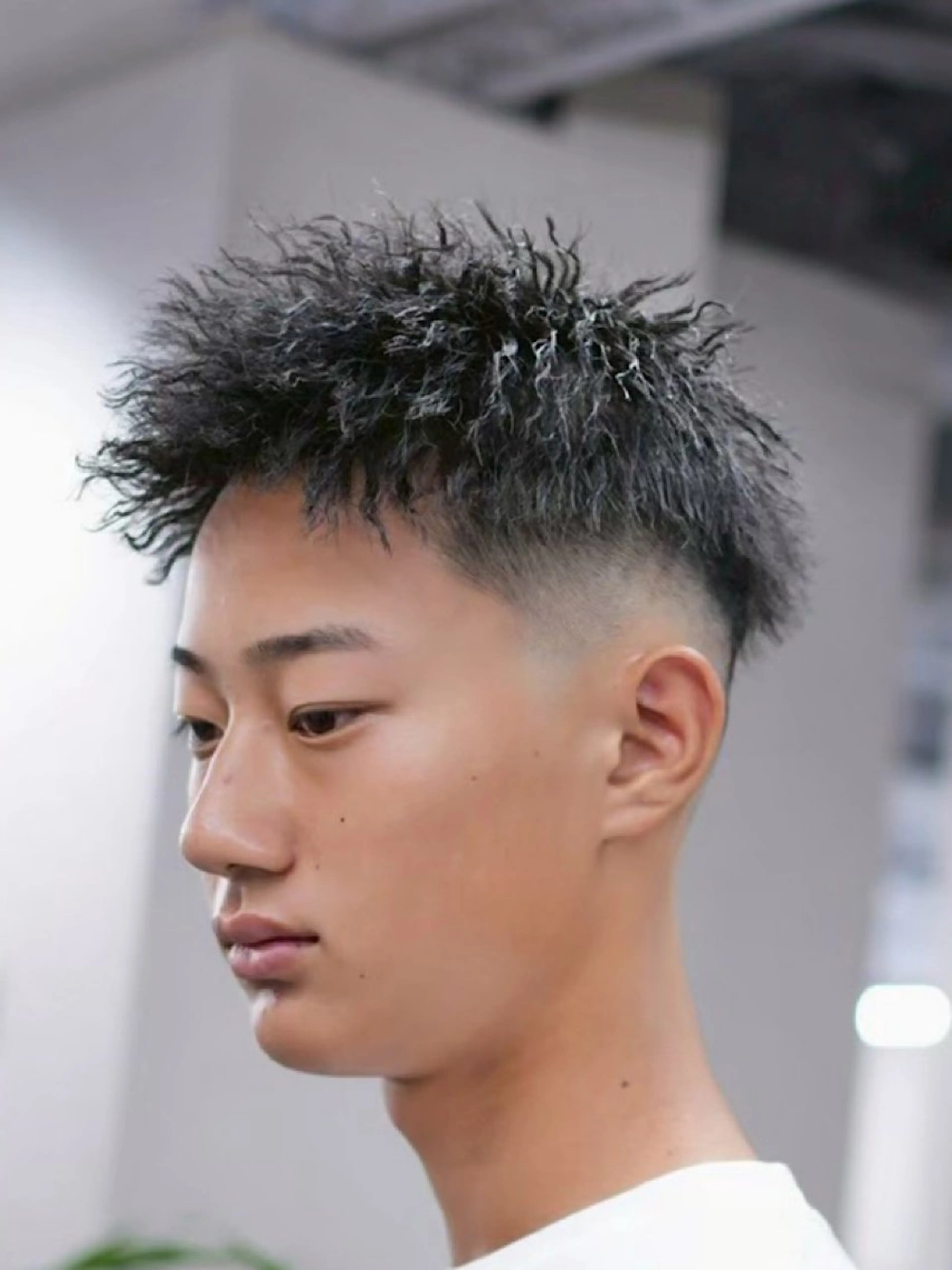 ショート パーマ メンズ フェードカット メンズハイライト メンズメッシュ メンズパーマ スペインカール カット パーマ ヘアセット SLASHメンズ専門 山口孔聖のヘアスタイル