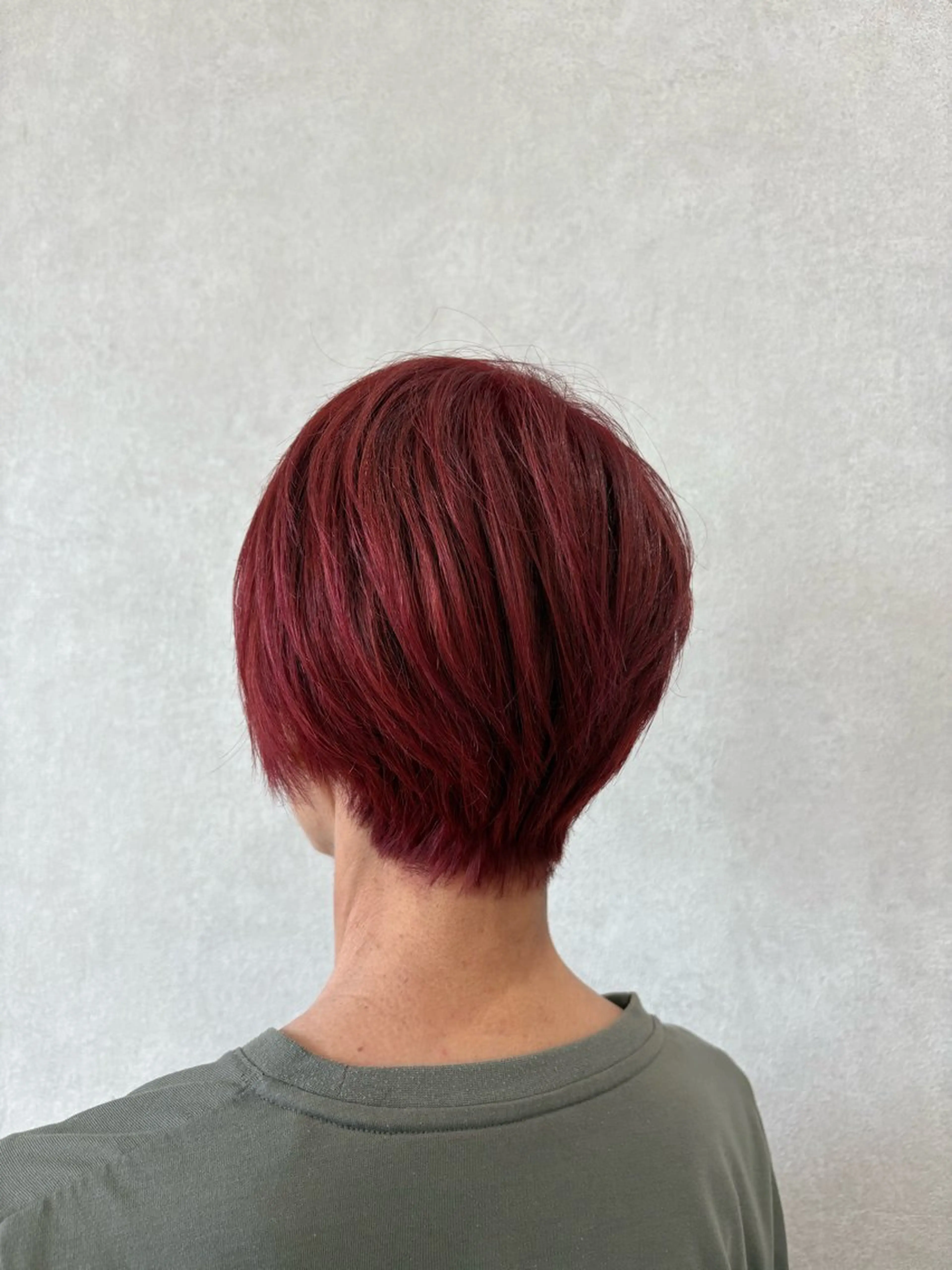 ショート カラー ブリーチ レッドカラー ショートヘア 川口 葉月のヘアスタイル