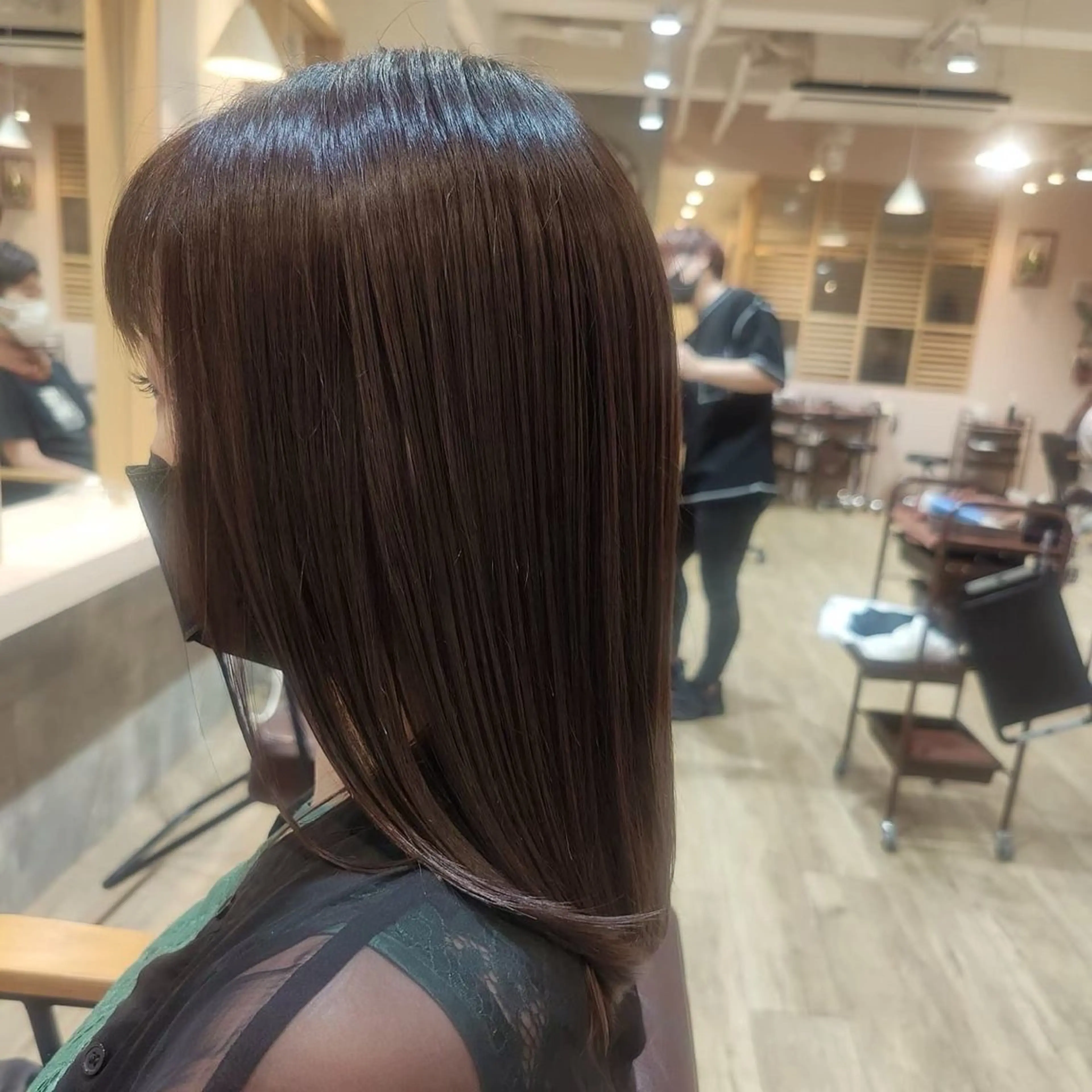 ミディアム 徳田 真緒のヘアスタイル