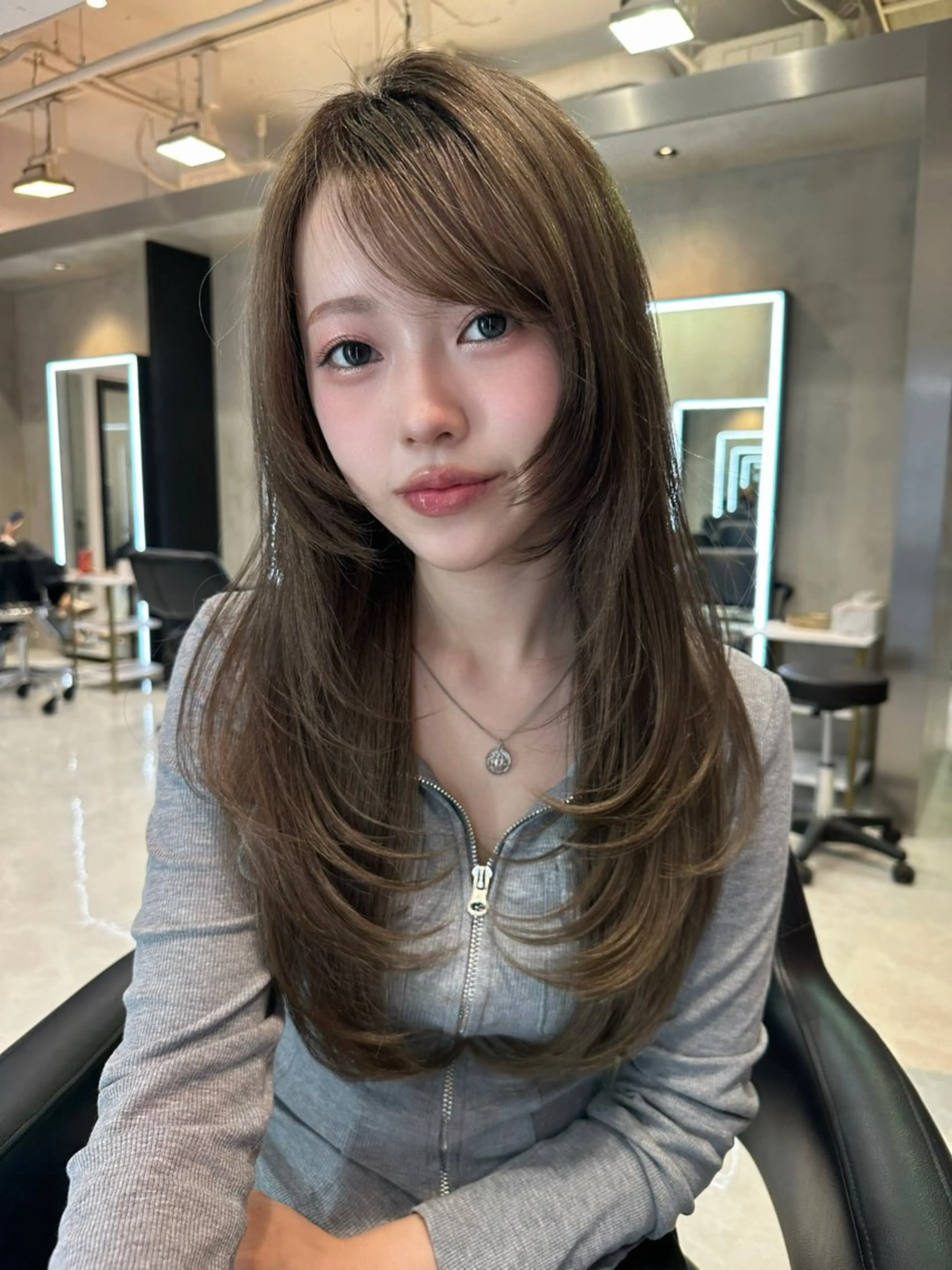 ロング カラー カット ヘアカラー トリートメント 韓国ヘア🇰🇷 透明感カラー🩶のヘアスタイル