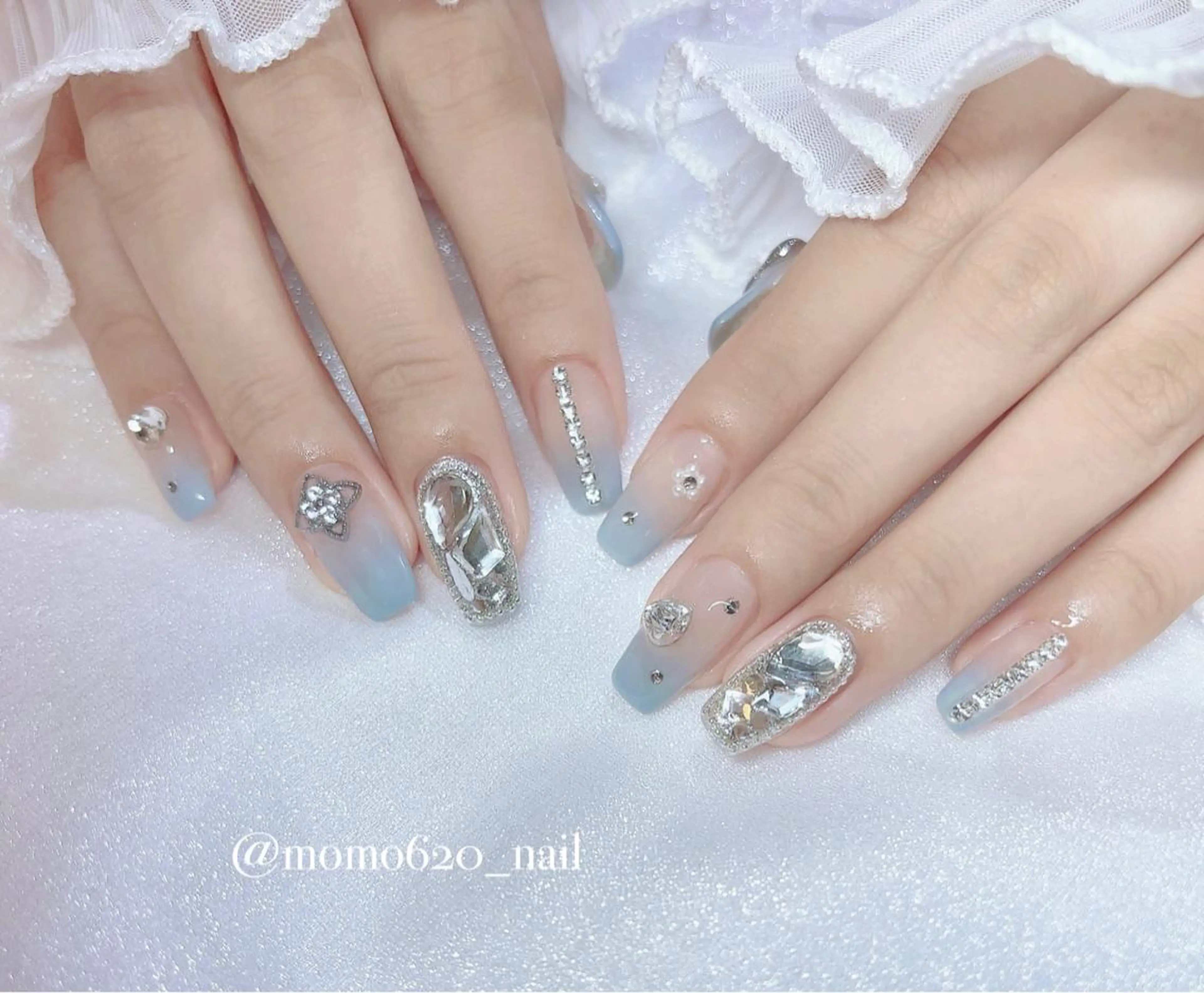 ネイル ブルー グラデーション ハンドネイル nailsalon moca 堀江店所属・moca堀江店 momokaのネイルデザイン