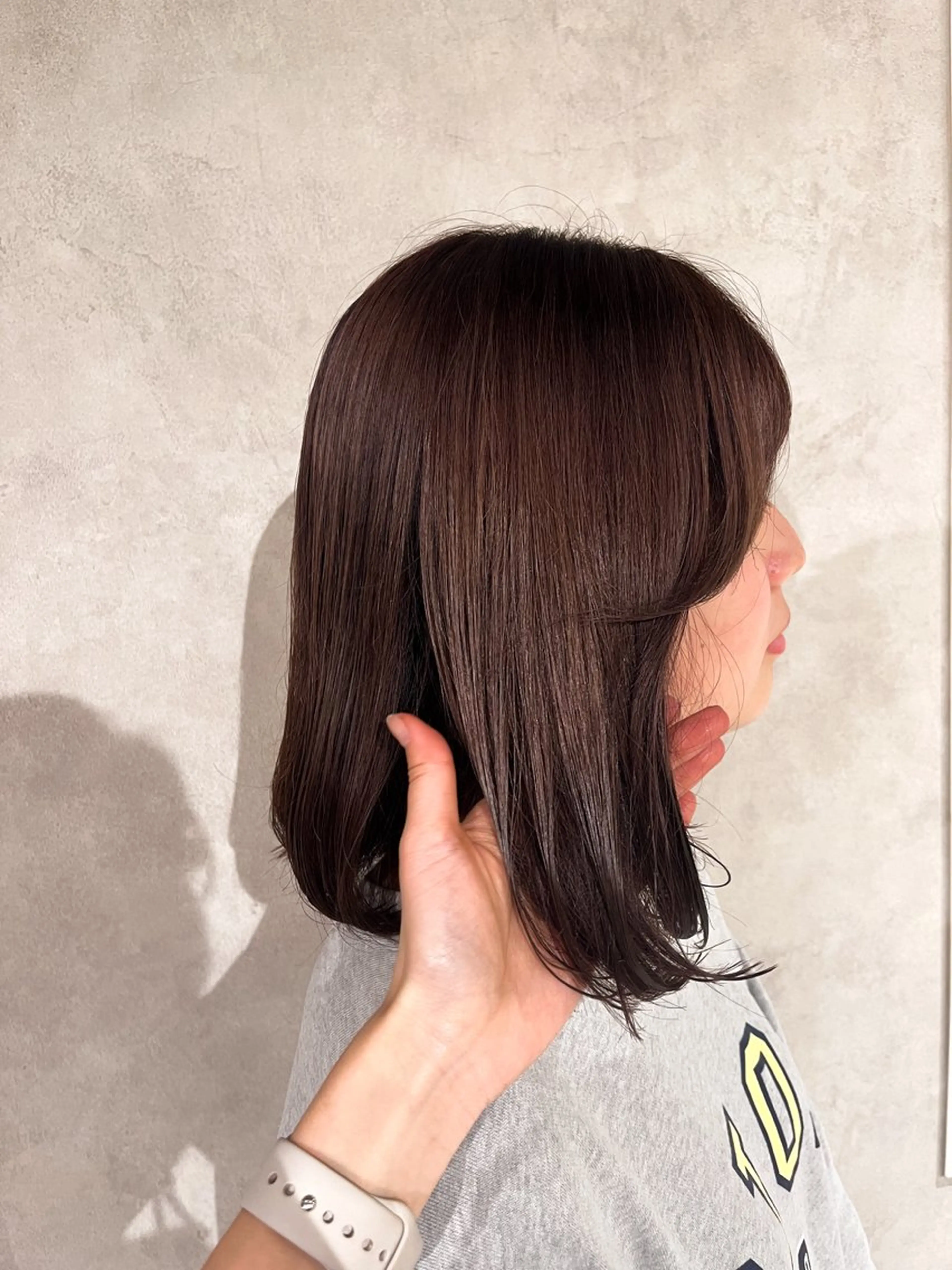 ミディアム メンズセンターパート /フェザーパーマのヘアスタイル