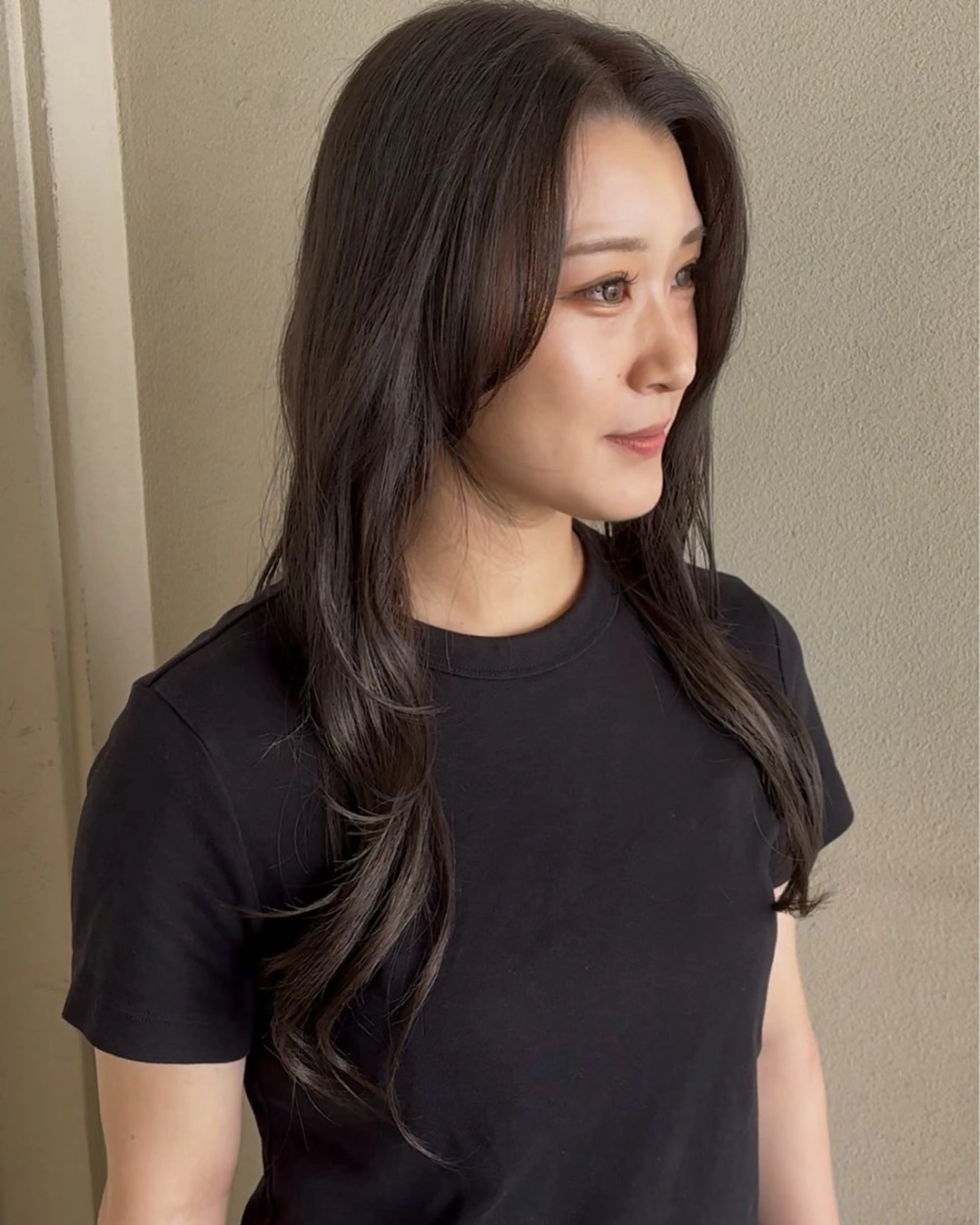 ロング カラー ブリーチ オリーブグレー ヘアカラー トリートメント MASHIRO💎 透明感カラー/カットのヘアスタイル