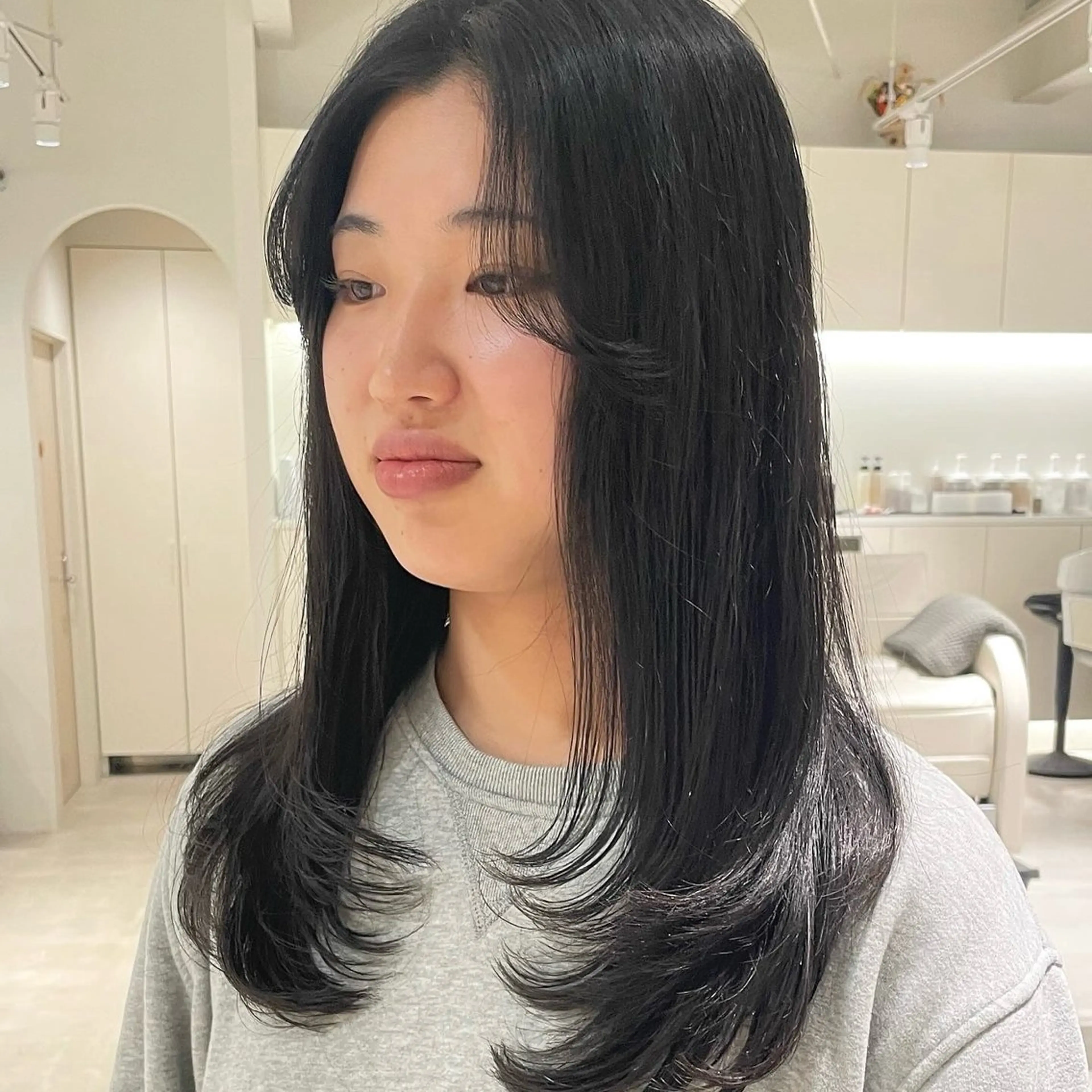 ロング ロングレイヤー レイヤーカット ロング 安西 香利奈のヘアスタイル