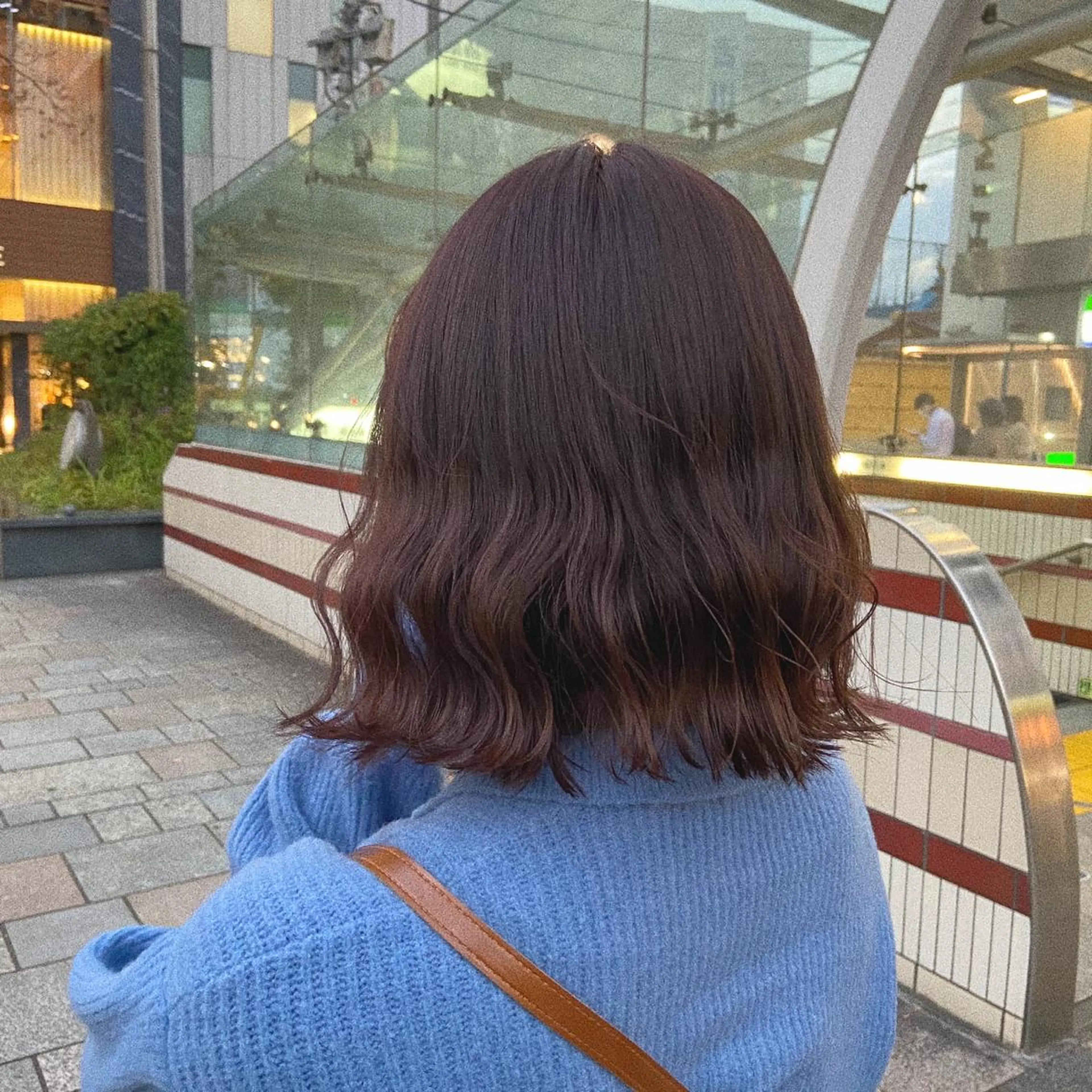 ミディアム カラー PULSE yokohama所属・レイヤー |オリーブ |ヘーゼルベージュのヘアスタイル