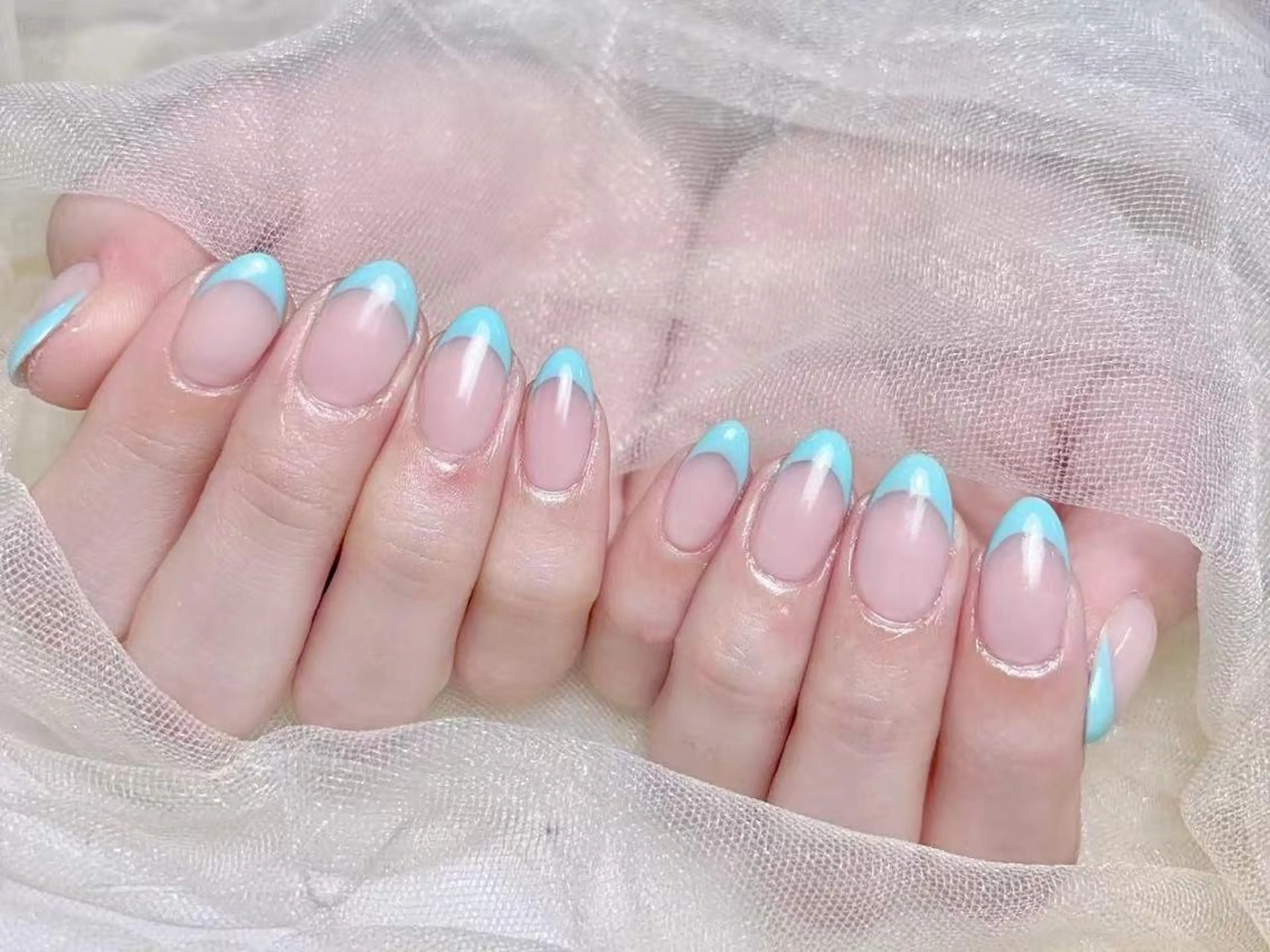 ネイル オーロラネイル チークネイル 長さ出し フットネイル フレンチネイル ハンドネイル ハンドケア Mimi 🩵のネイルデザイン