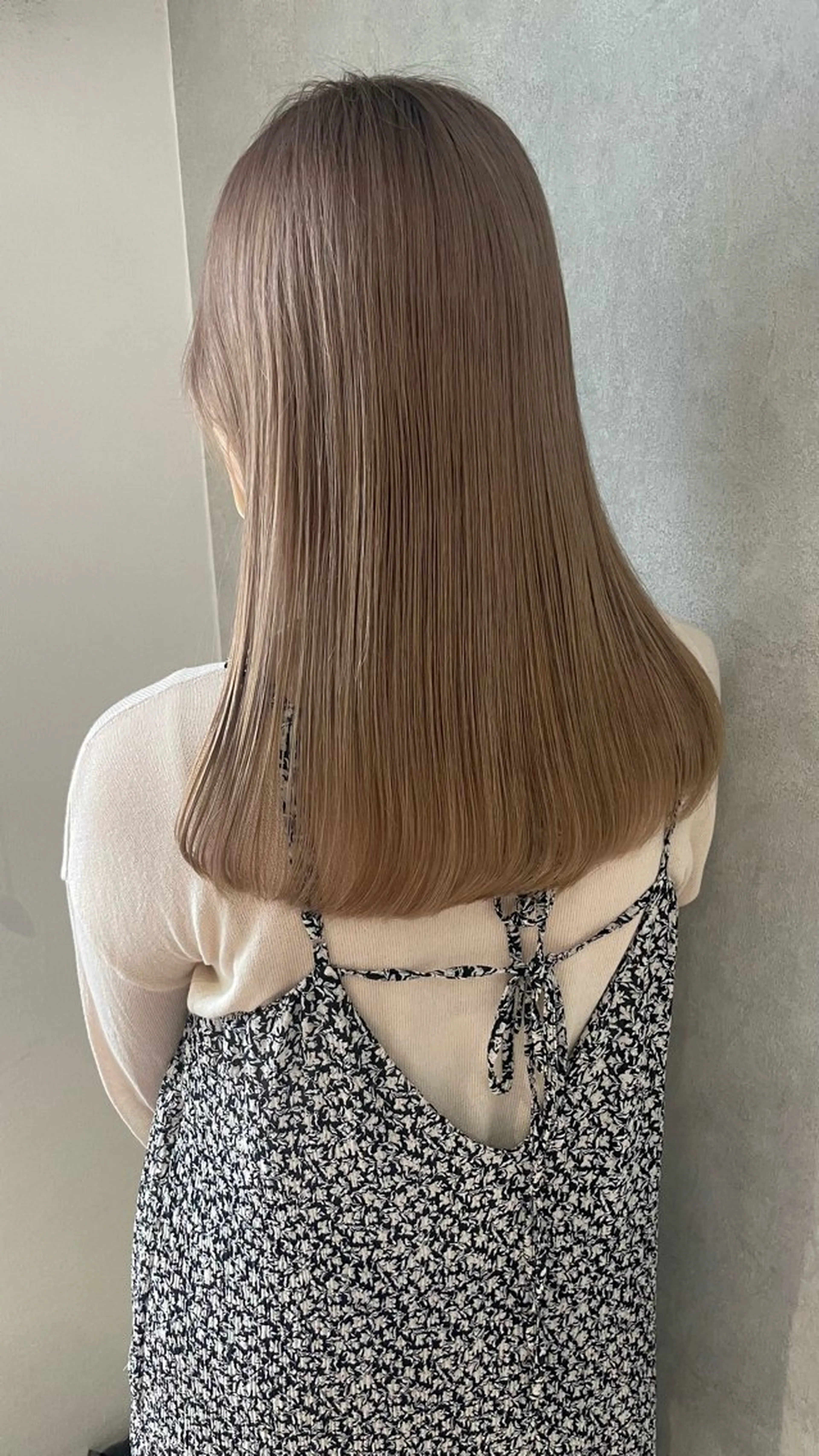 ロング カラー ベージュカラー ブリーチ ブラウンカラー ハイトーンカラー イルミナカラー ヘアカラー トリートメント Risa🐈‍⬛/ グレージュ/透明感のヘアスタイル