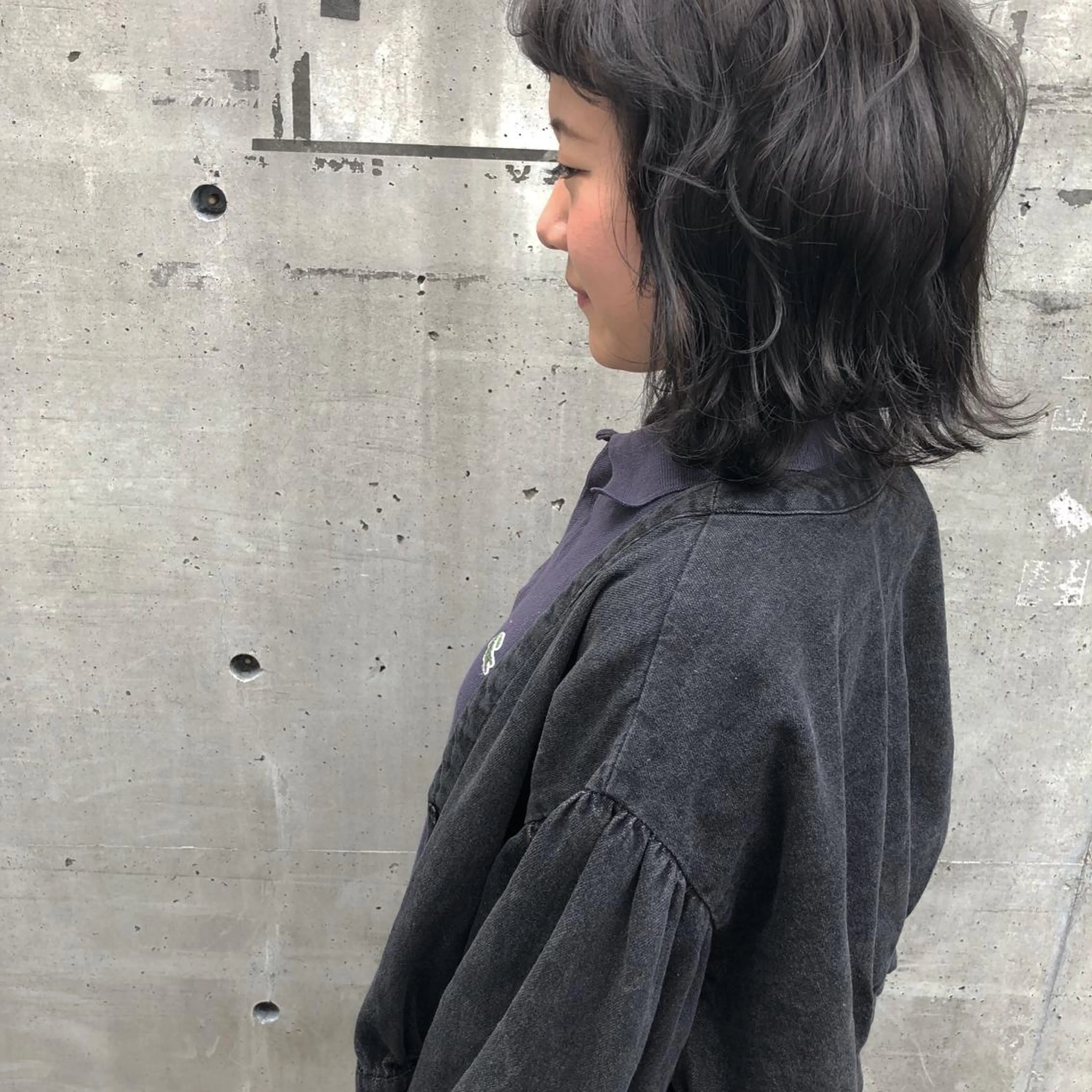 ミディアム カラー グレージュ 横山 莉奈のヘアスタイル