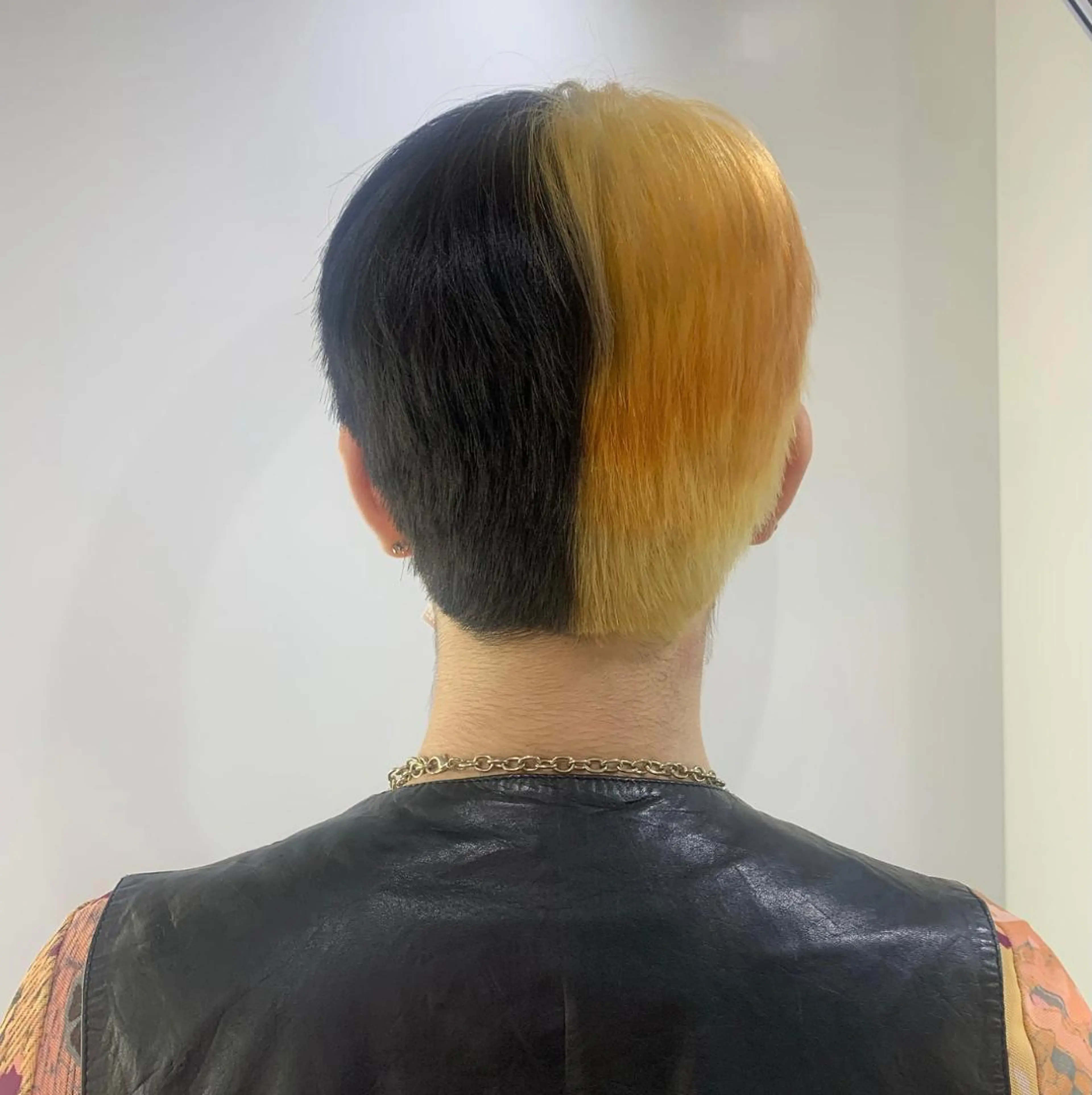 ショート カット ヘアカラー 🧨ブリーチー×ボブ レイヤー💎じゅえるのヘアスタイル