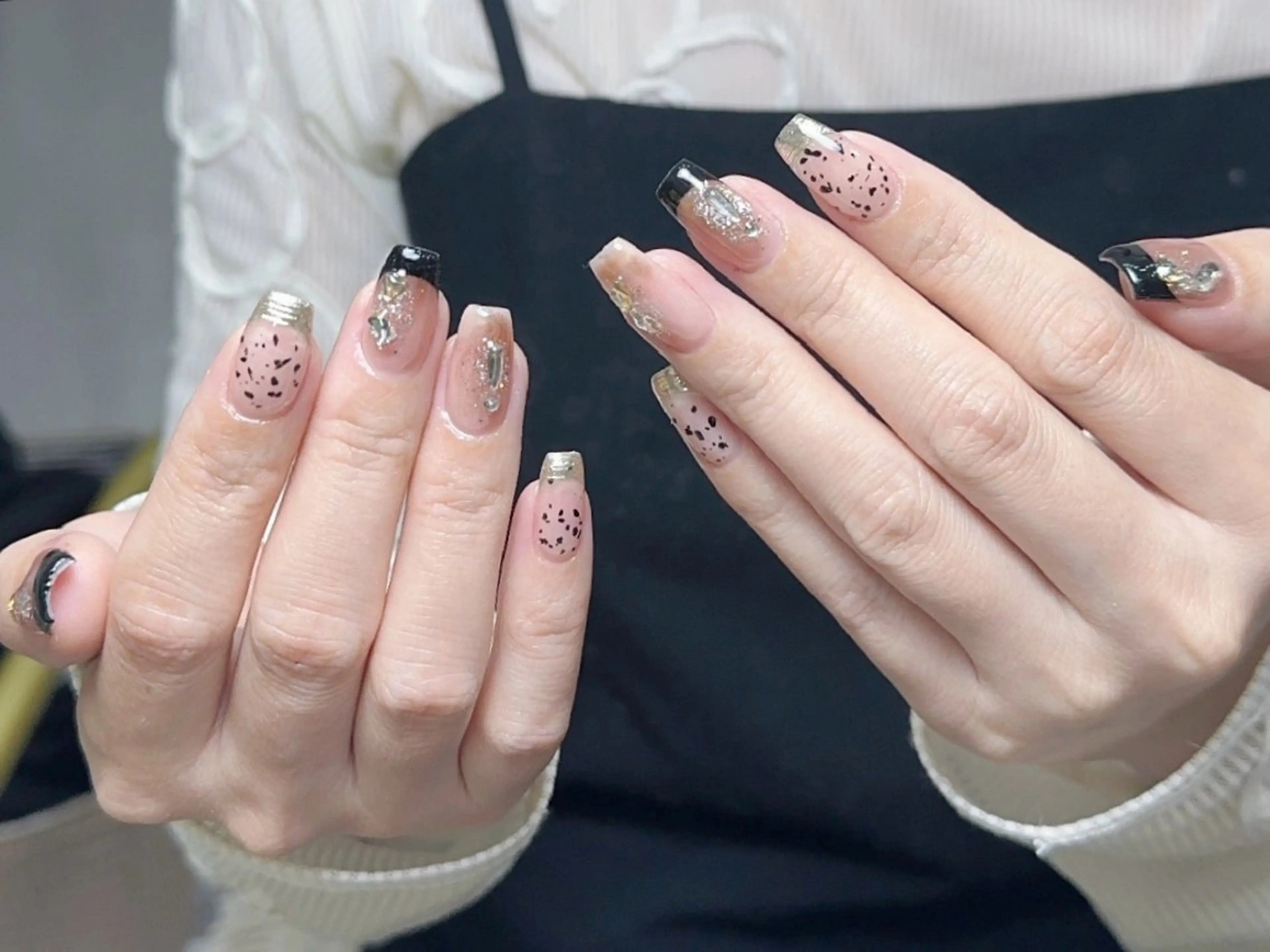ネイル チークネイル 長さ出し フレンチネイル ジェルネイル キラキラネイル ハンドネイル UM Nail Salonのネイルデザイン