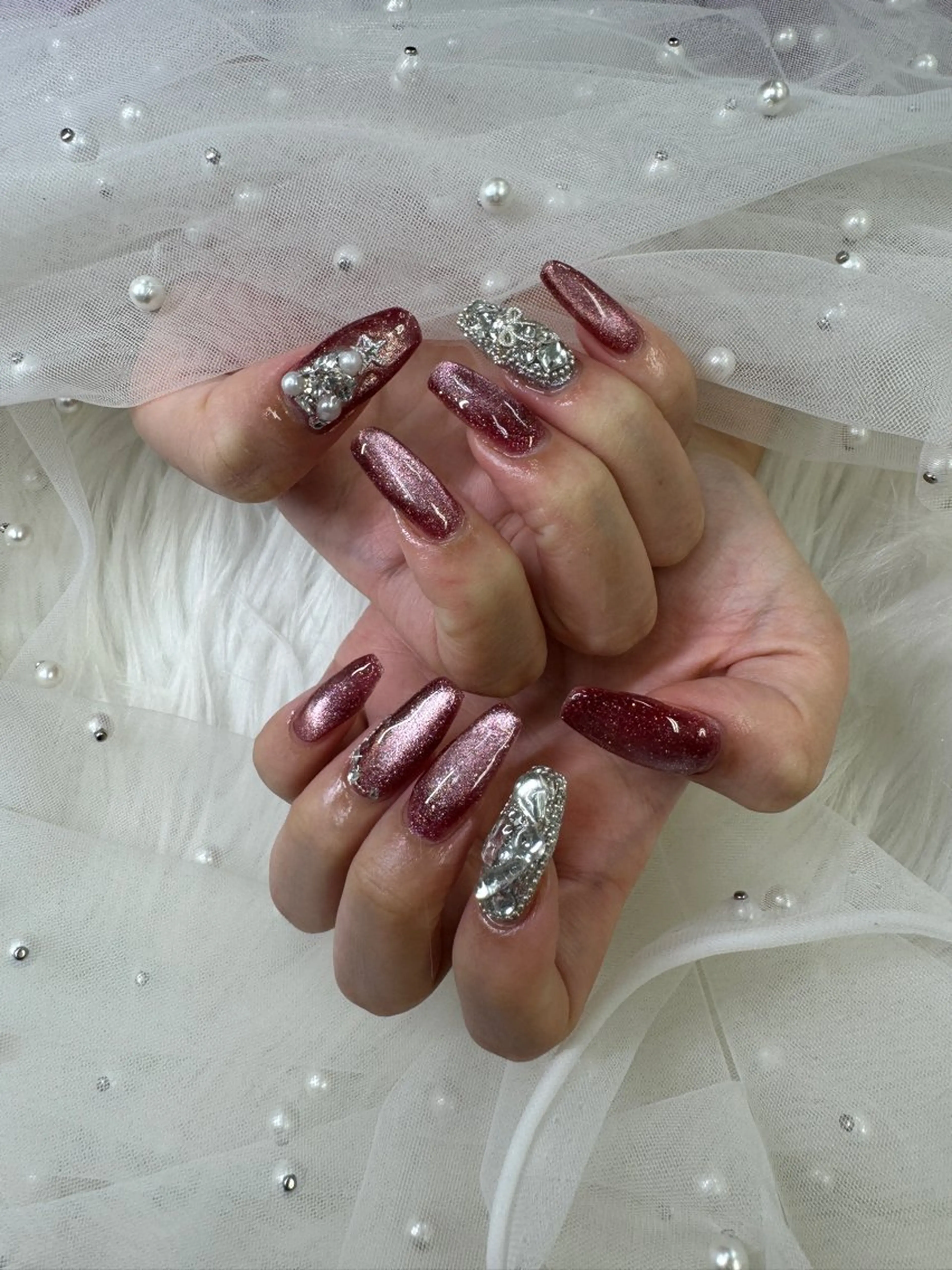 ネイル ボルドー 長さ出し ジェルネイル キラキラネイル ロングネイル ハンドネイル クイーンズネイル銀座所属・Queeens nailのネイルデザイン