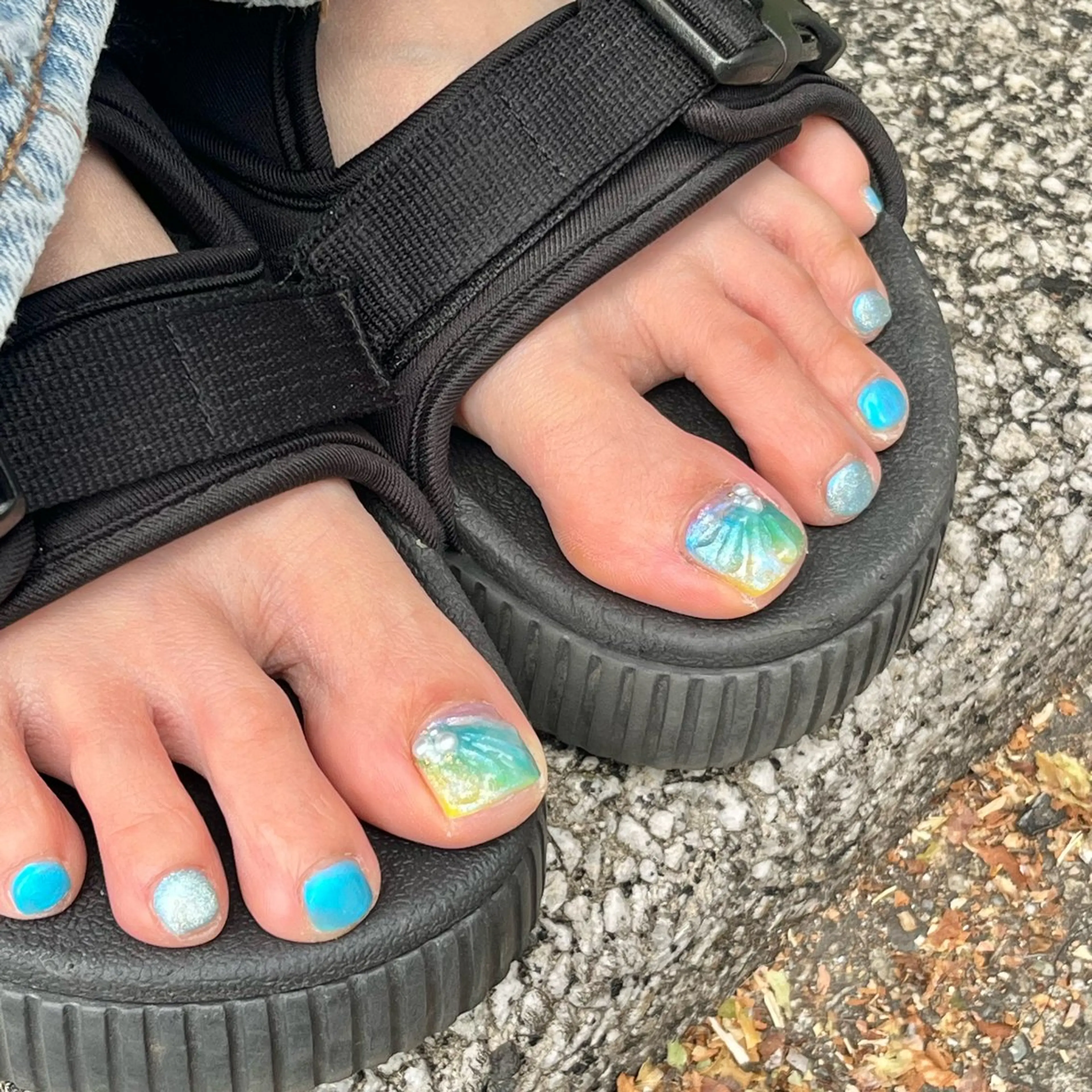 オフなしフットネイル🦶持ち込みデザイン🤭🎨恵比寿/パラジェル変更可＋¥1100(⚠️事前に画像送れる方のみご対応）の写真