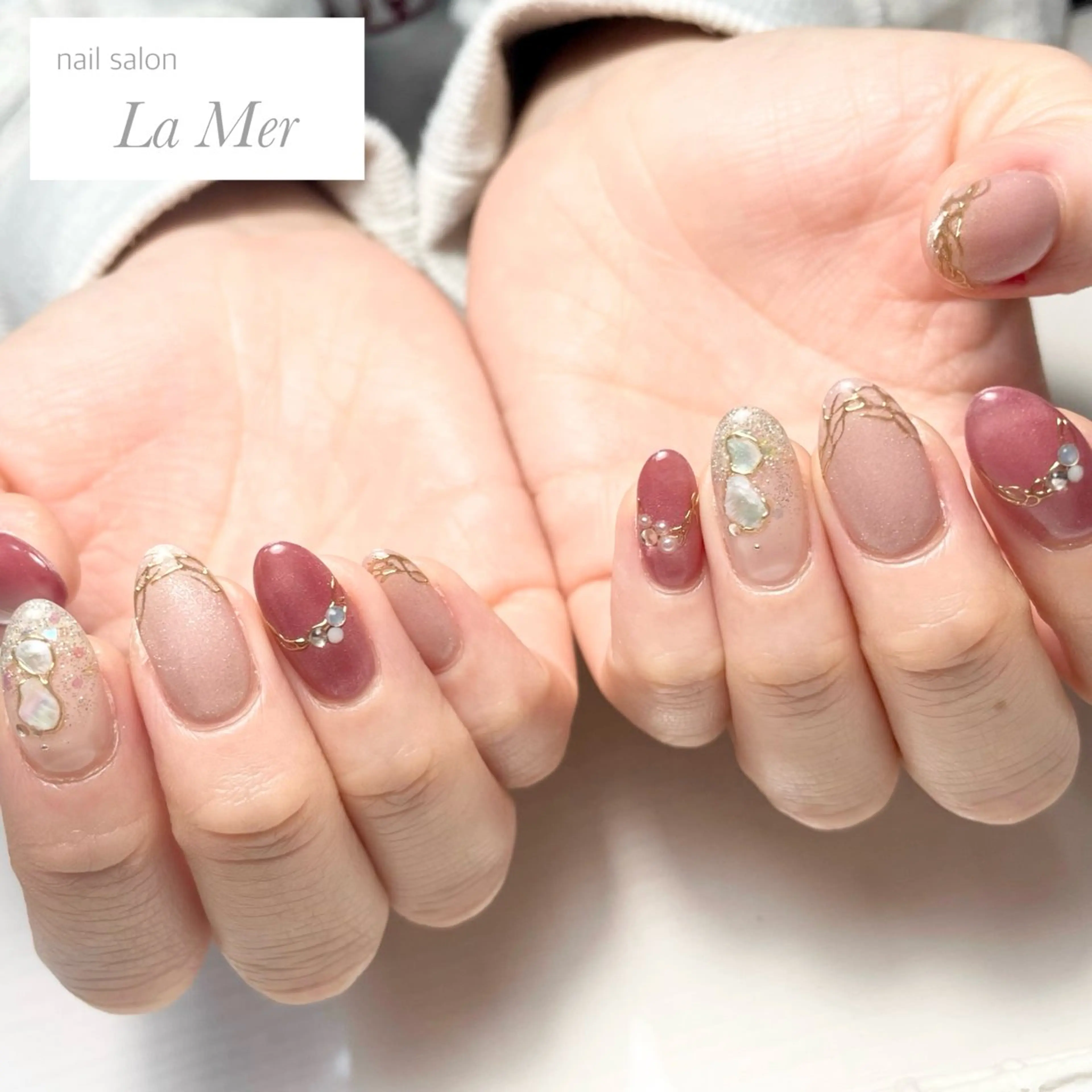 ネイル ゴージャス グラデーション ロングネイル マグネットネイル ピンク ハンドネイル nailsalon La Merのネイルデザイン