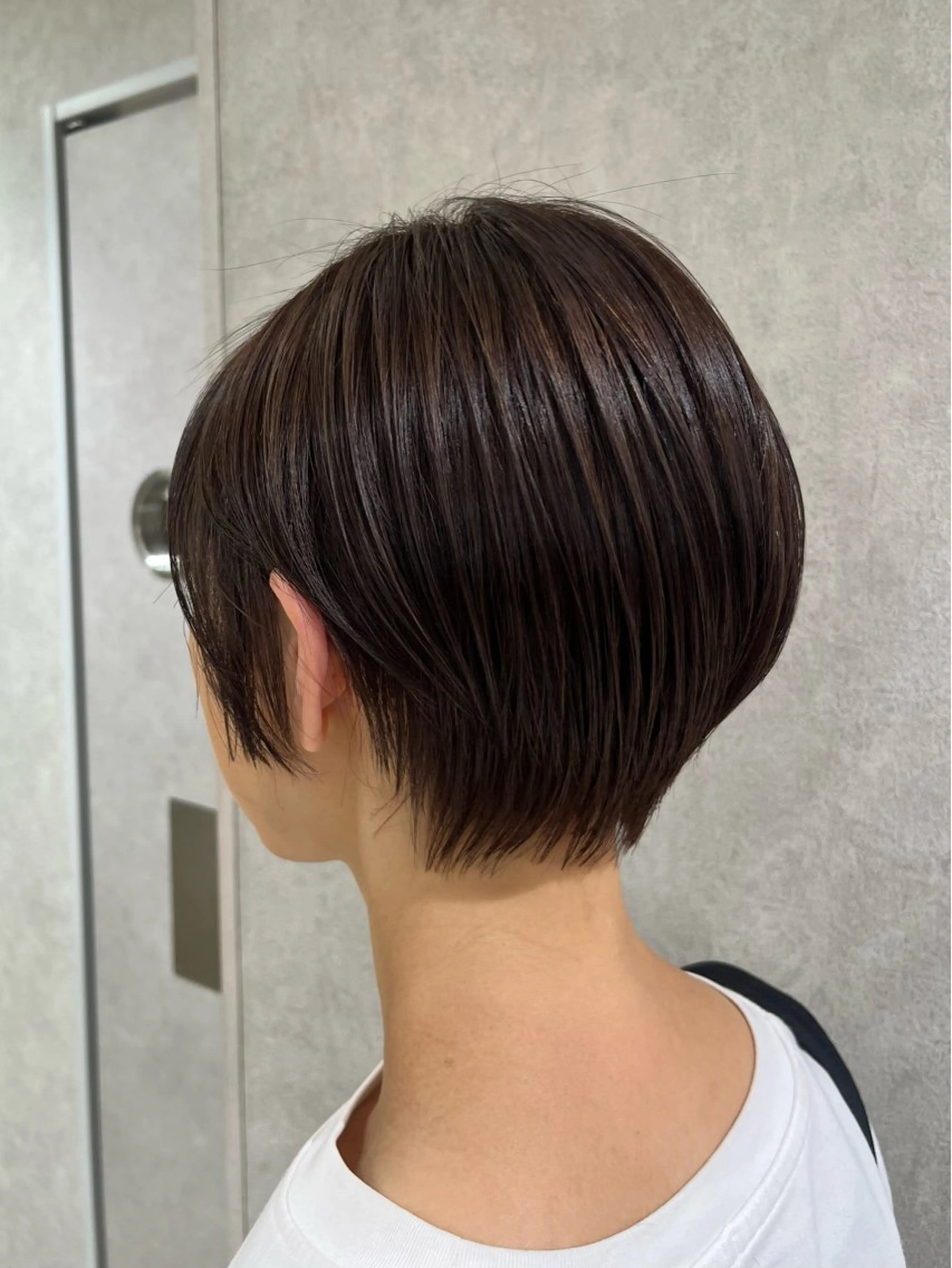ショート カラー ベージュカラー ハイライトカラー 卒業式のヘアスタイル ハイライト カット ヘアカラー 巖本 真希のヘアスタイル