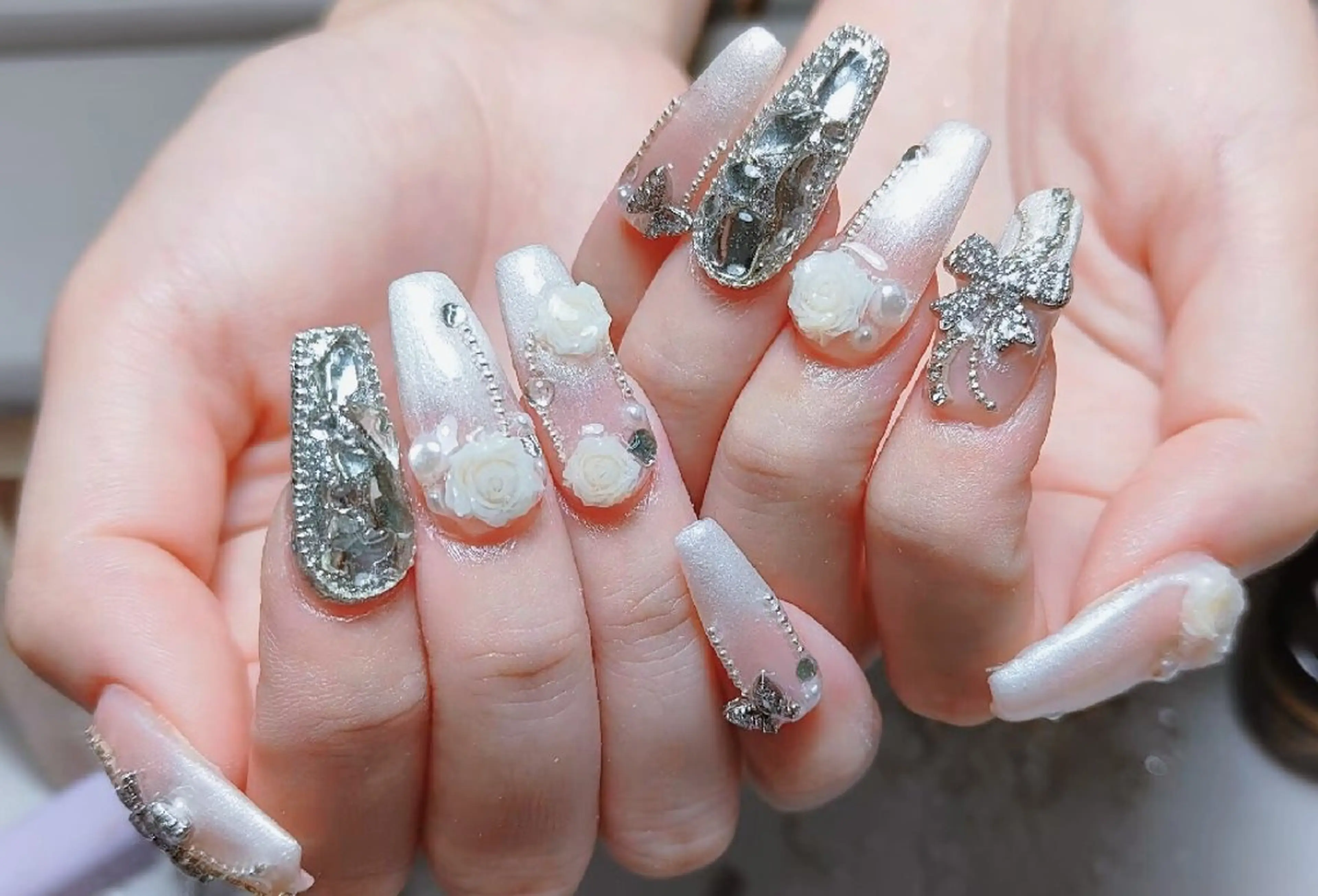 ネイル 持ち込み モニカ アキイのネイルデザイン