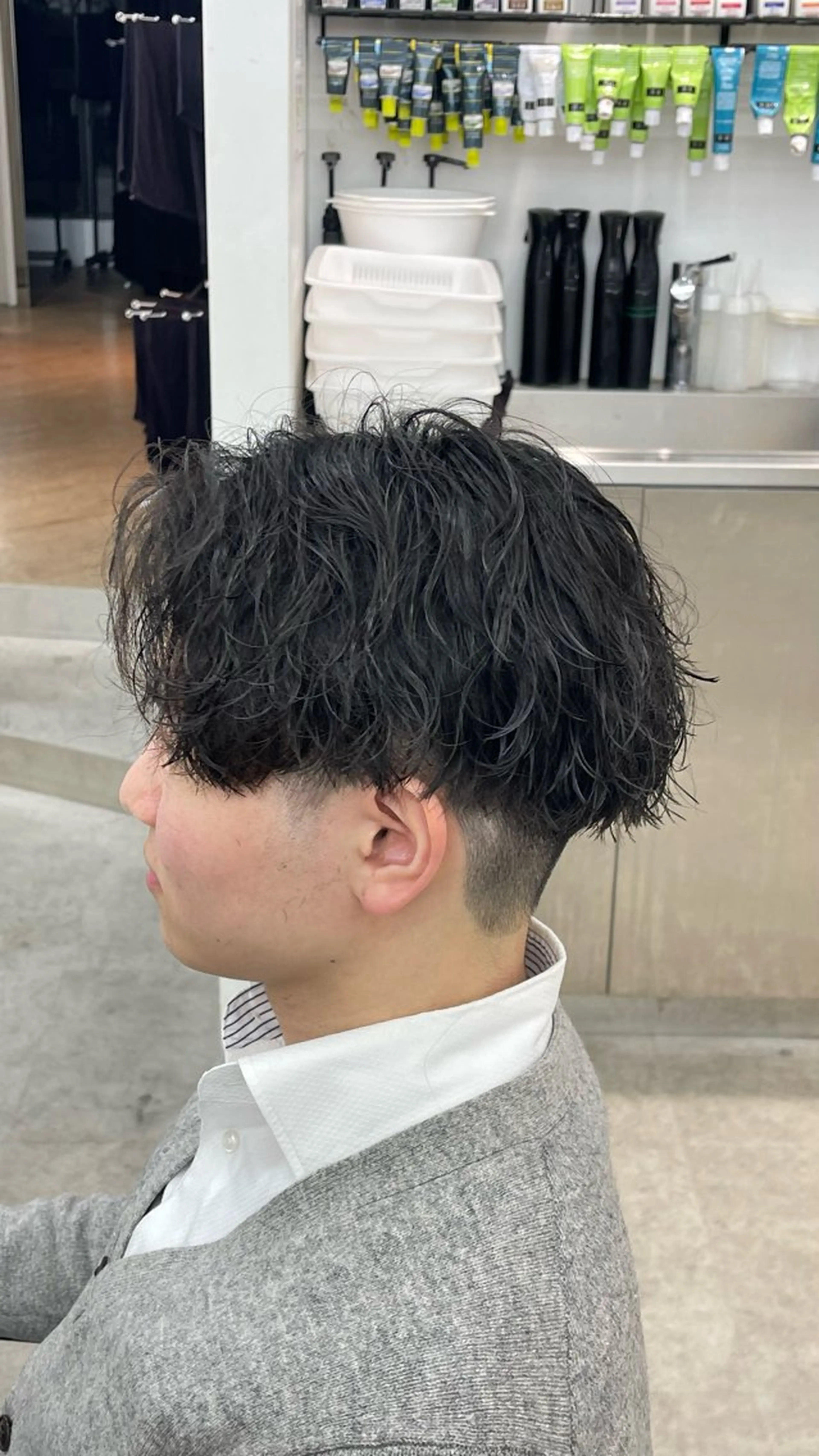 ショート カラー パーマ メンズ キッズ メンズパーマ 波巻きパーマ 岩本晴佳/波巻きパー マ/フェザーパーマのヘアスタイル