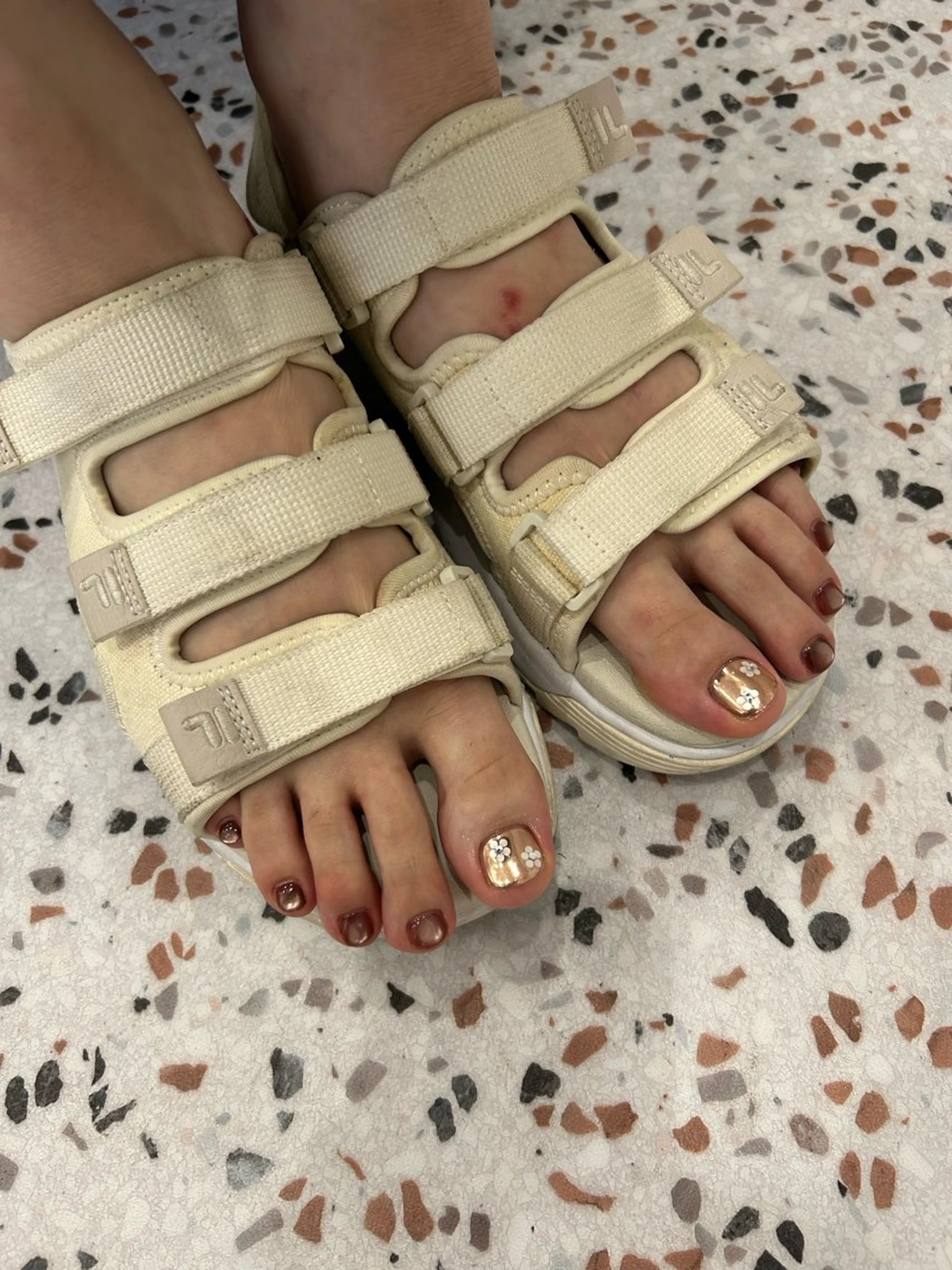 ネイル フットネイル snazzy所属・小松 千冬のネイルデザイン