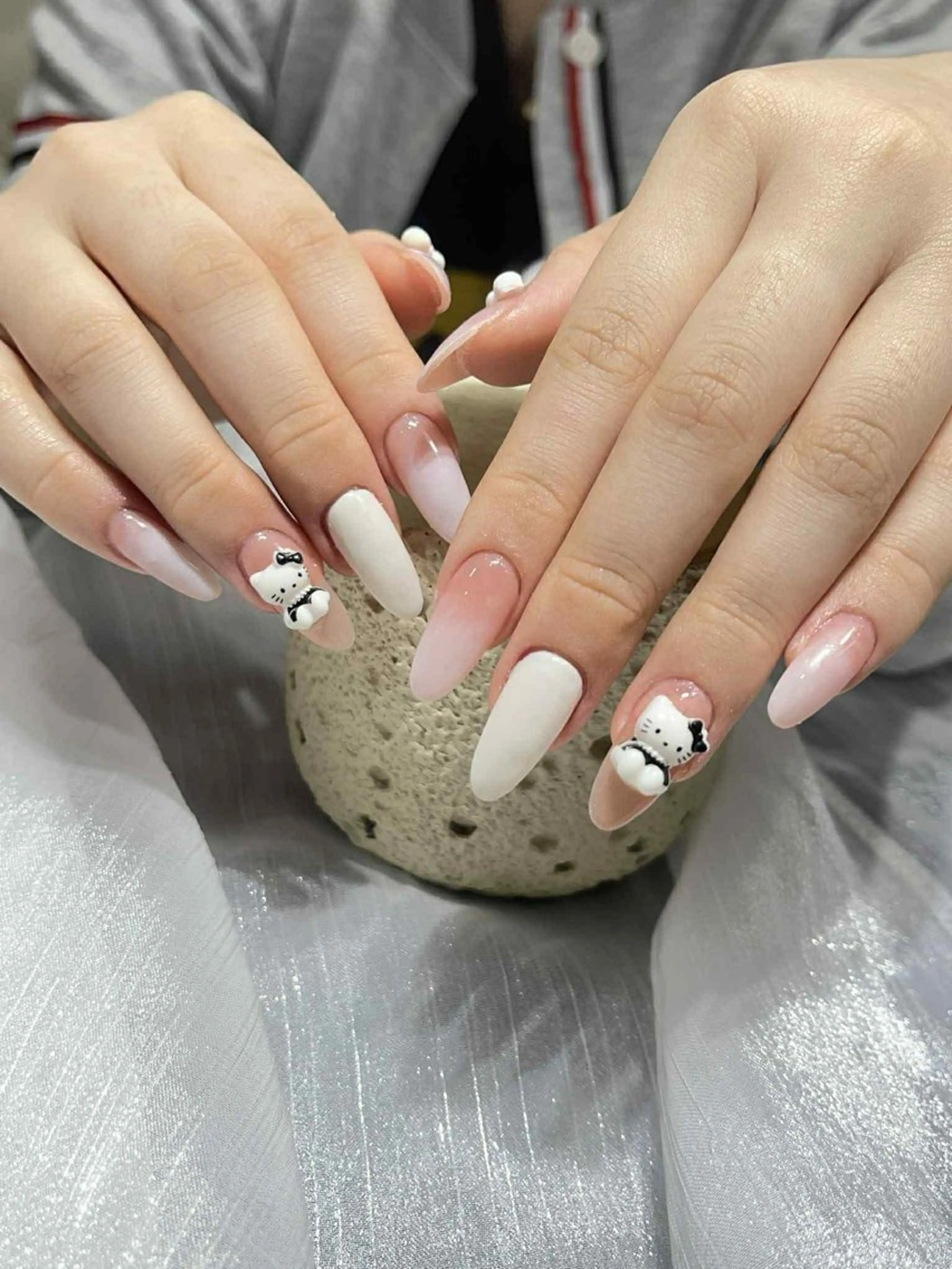 ネイル 長さ出し フレンチネイル ジェルネイル ガラスフレンチ 韓国ネイル ハンドネイル Minette nail所属・Minette nailHuongのネイルデザイン