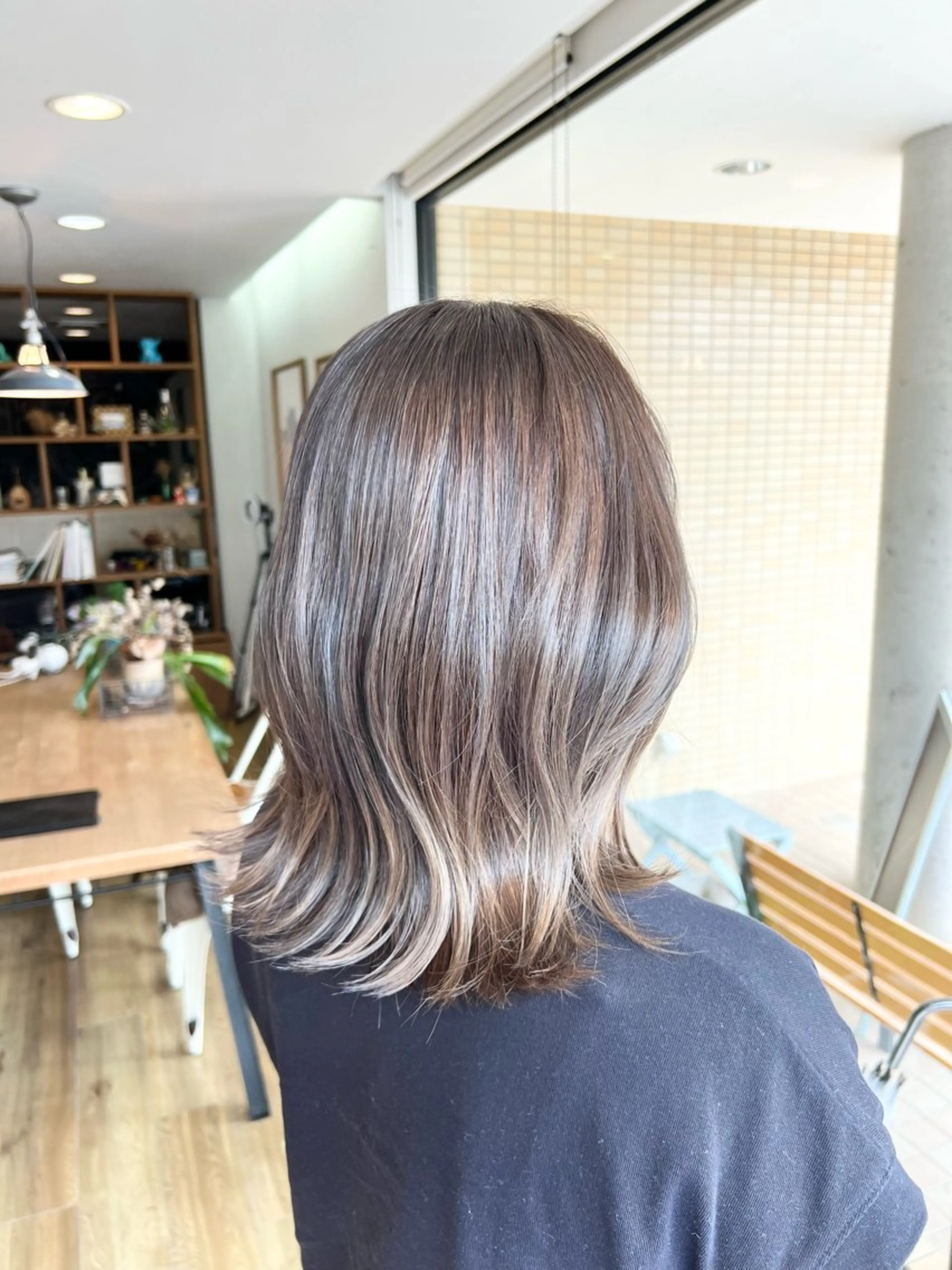 ミディアム カラー グレージュ ヘアカラー トリートメント 堀 望美のヘアスタイル