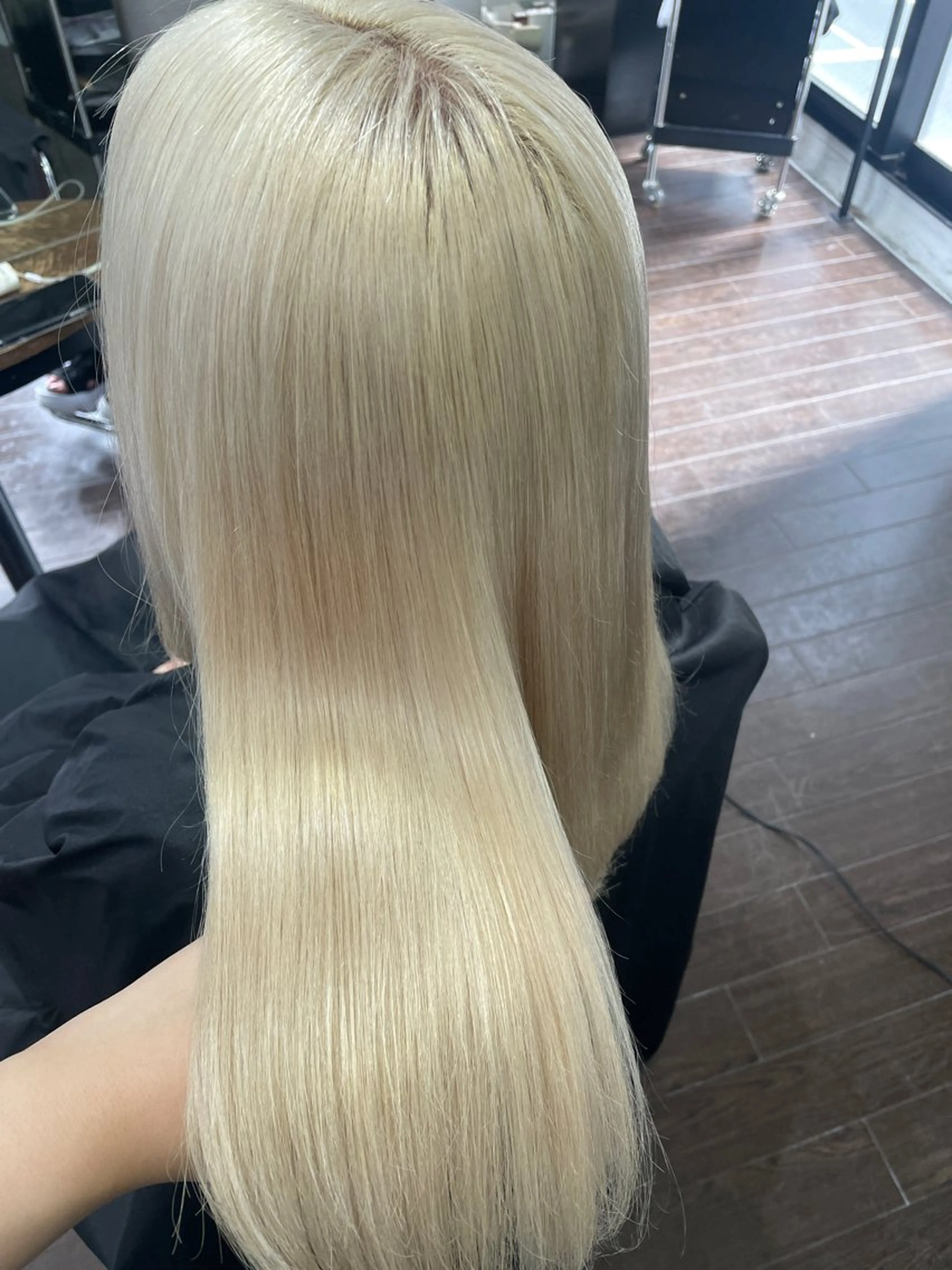 ロング カラー 抜きっぱなしブロンド ブロンド ハイトーンカラー chloe 【クロエ】のヘアスタイル