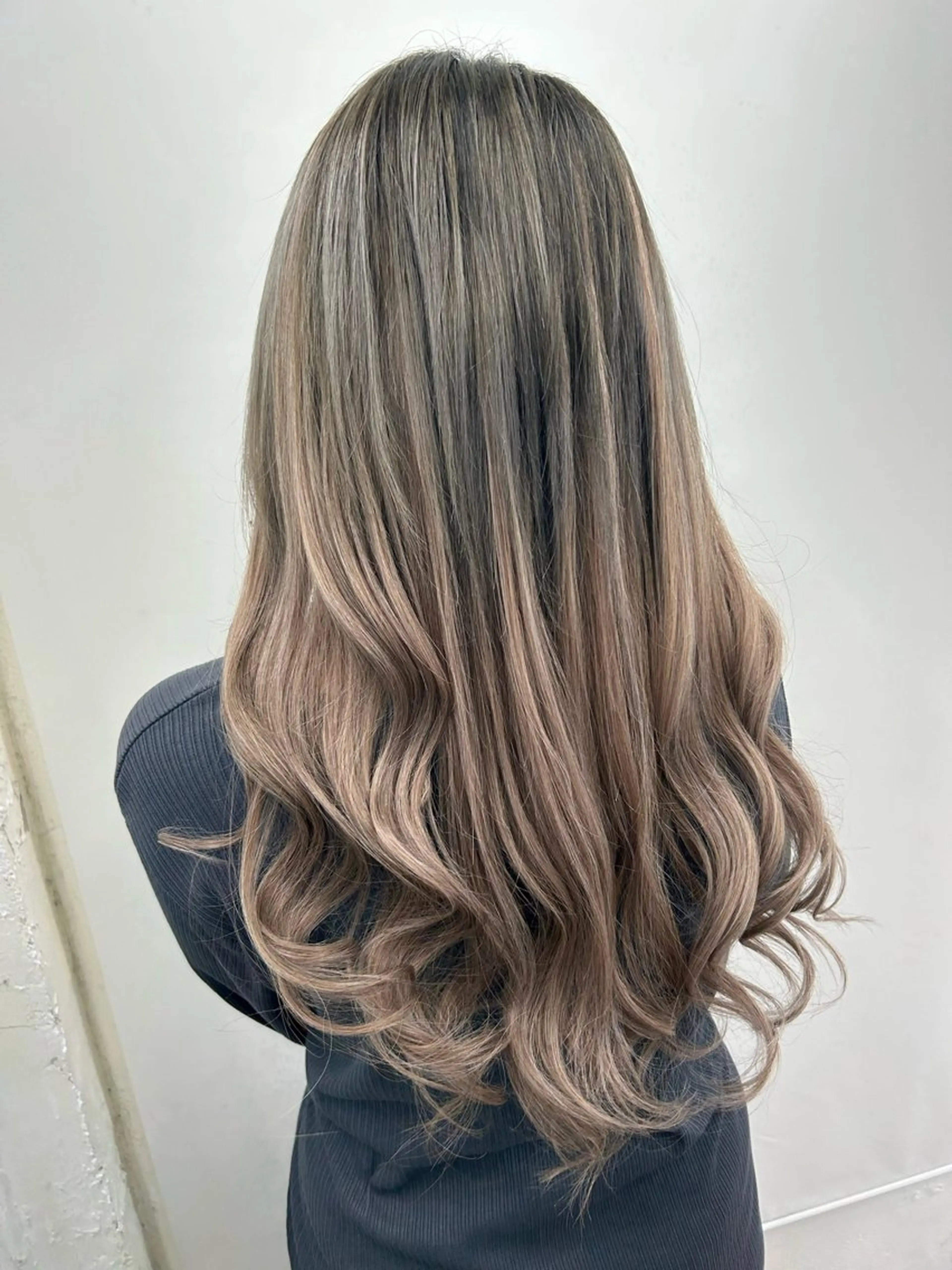 ロング カラー ヘアアレンジ バレイヤージュ ブリーチ ハイトーンカラー エクステ レイヤーカット alpha. カラーエクステ下妻のヘアスタイル