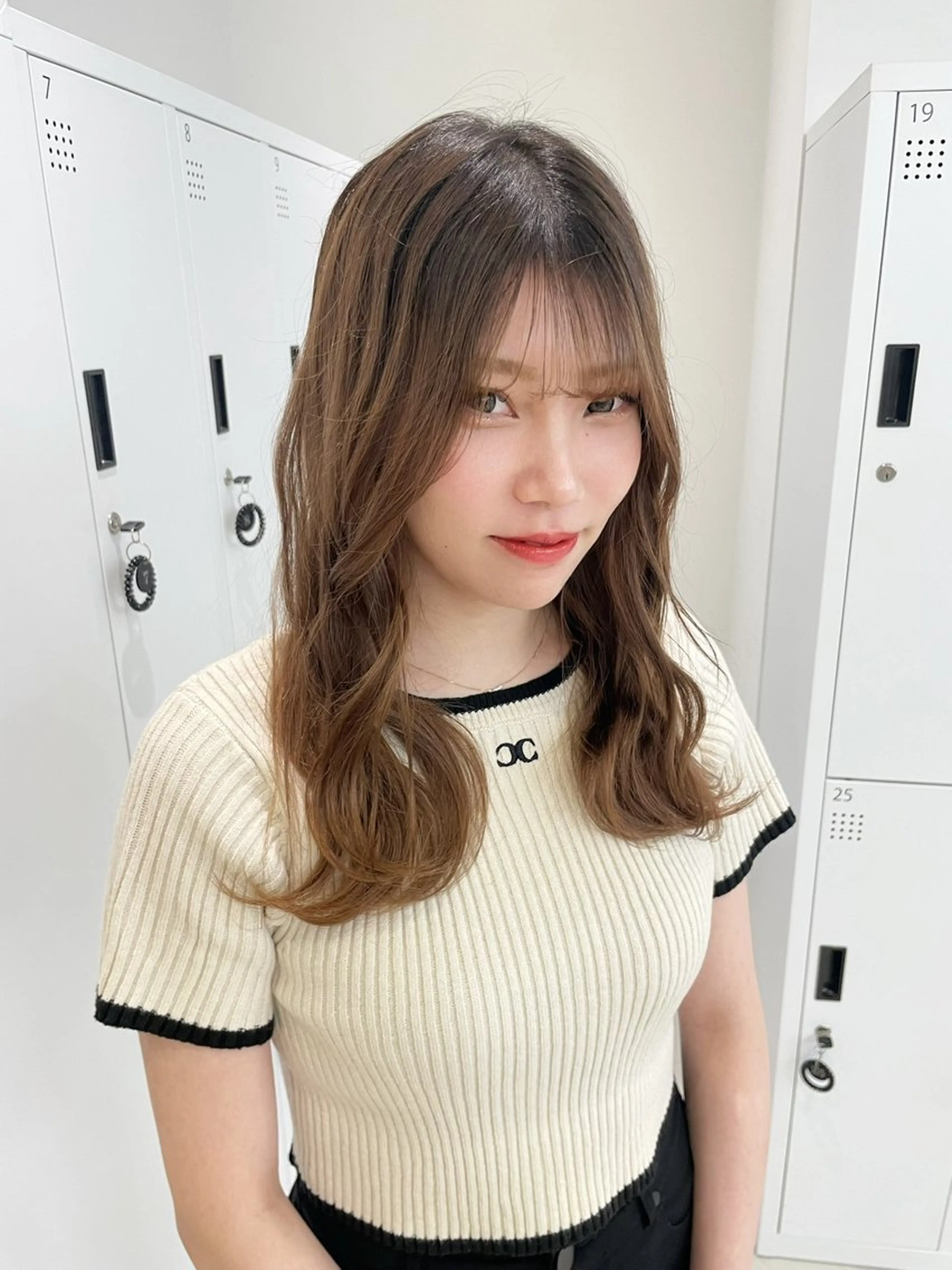 ロング くびれヘア 韓国風ヘア レイヤーカット ロング 小顔カット 似合わせカットが 得意な美容師のヘアスタイル