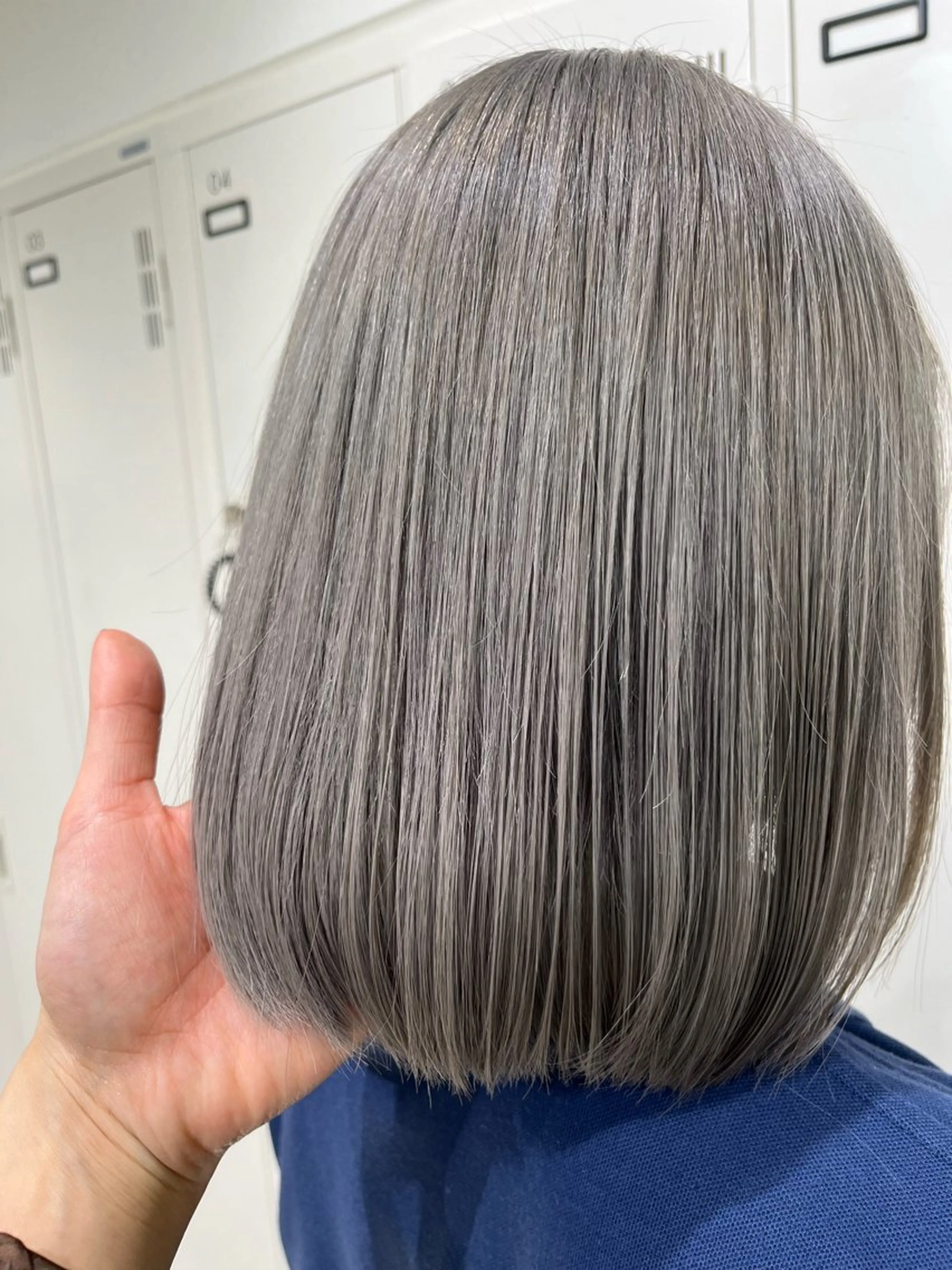 ミディアム カラー ブリーチ シルバー カット ヘアカラー トリートメント メンズ縮毛矯正🦊ハ イトーン　RYOKAのヘアスタイル