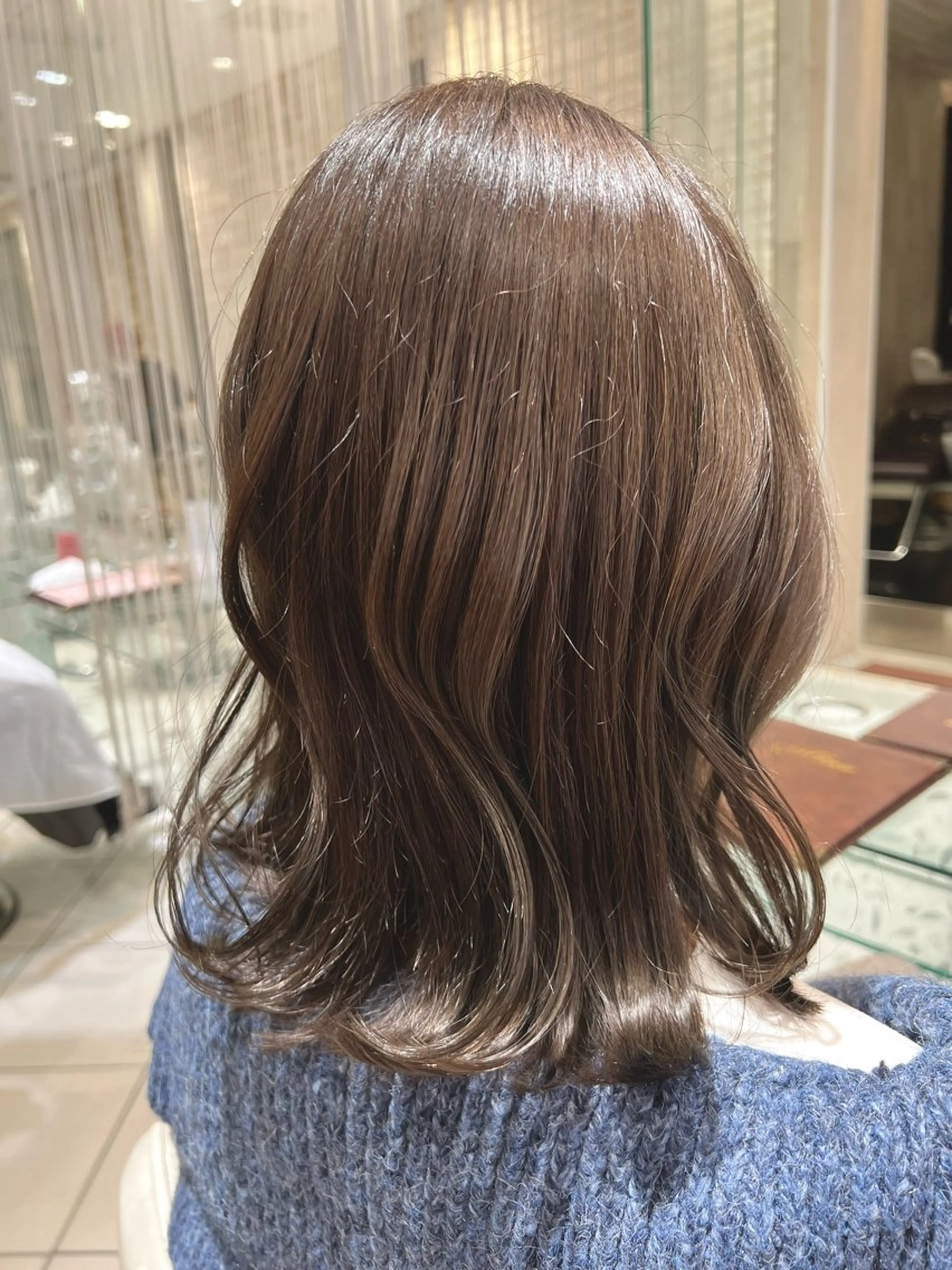 セミロング カラー 越谷　デザインカラー ハイトーン　クラモチのヘアスタイル