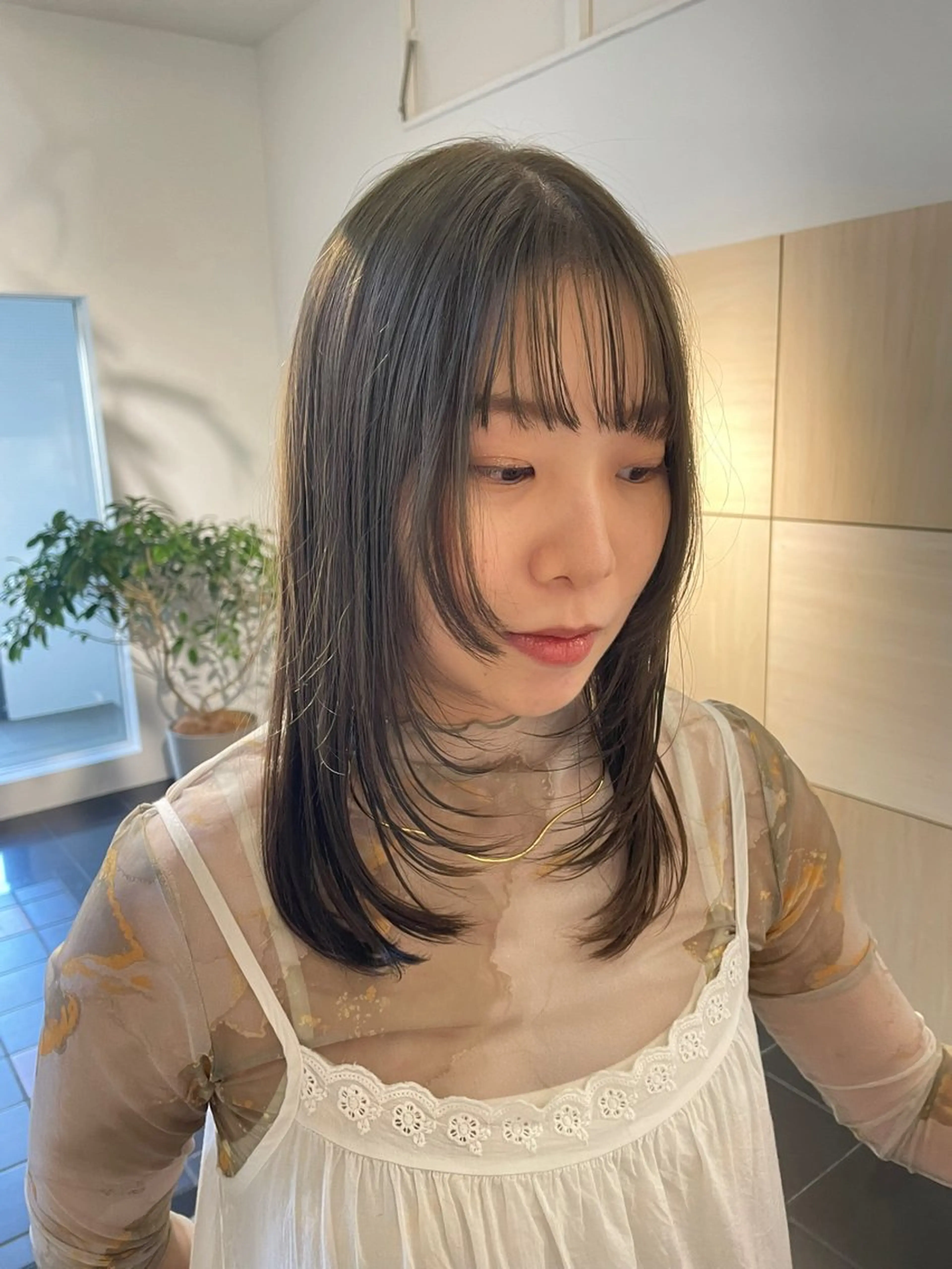 セミロング カラー ベージュカラー オリーブベージュ カット ヘアカラー トリートメント miyu 🦕のヘアスタイル