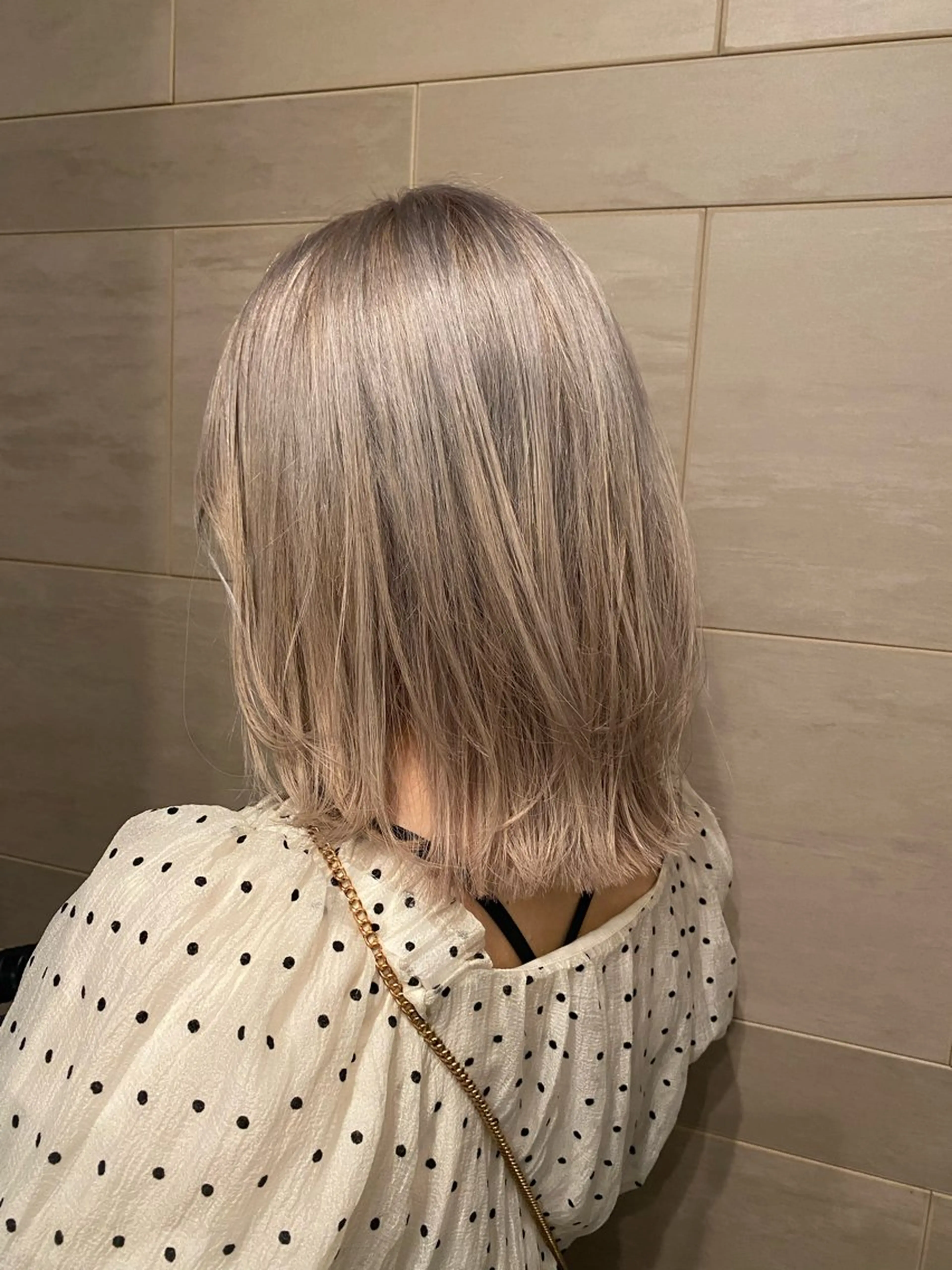 ミディアム カラー ハイトーンカラー くびれヘア SENSE beauty salon所属・髪質改善/カラー/ カット/富岡佑麻のヘアスタイル