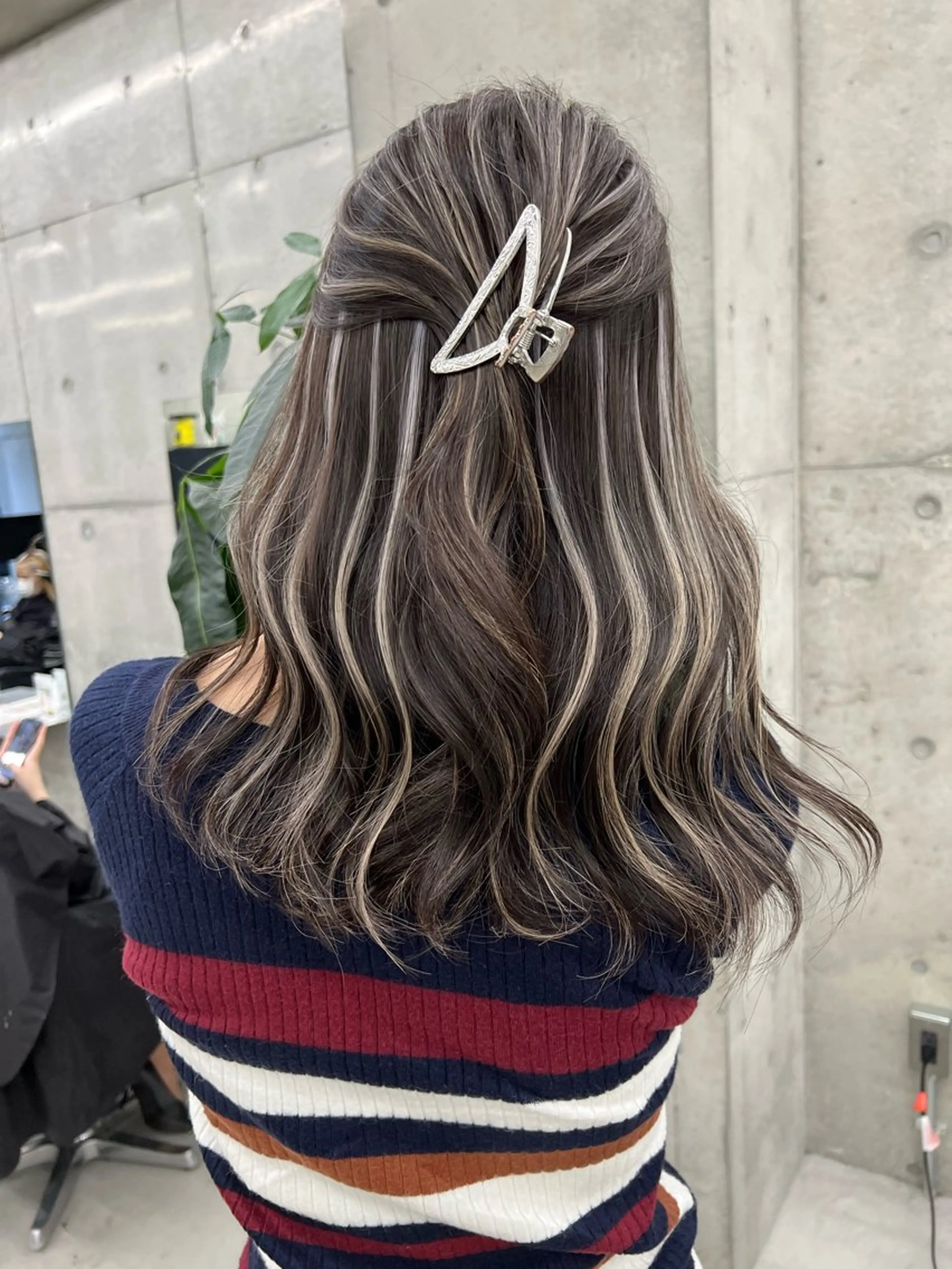 ロング ハイライト 原田 瑠月のヘアスタイル