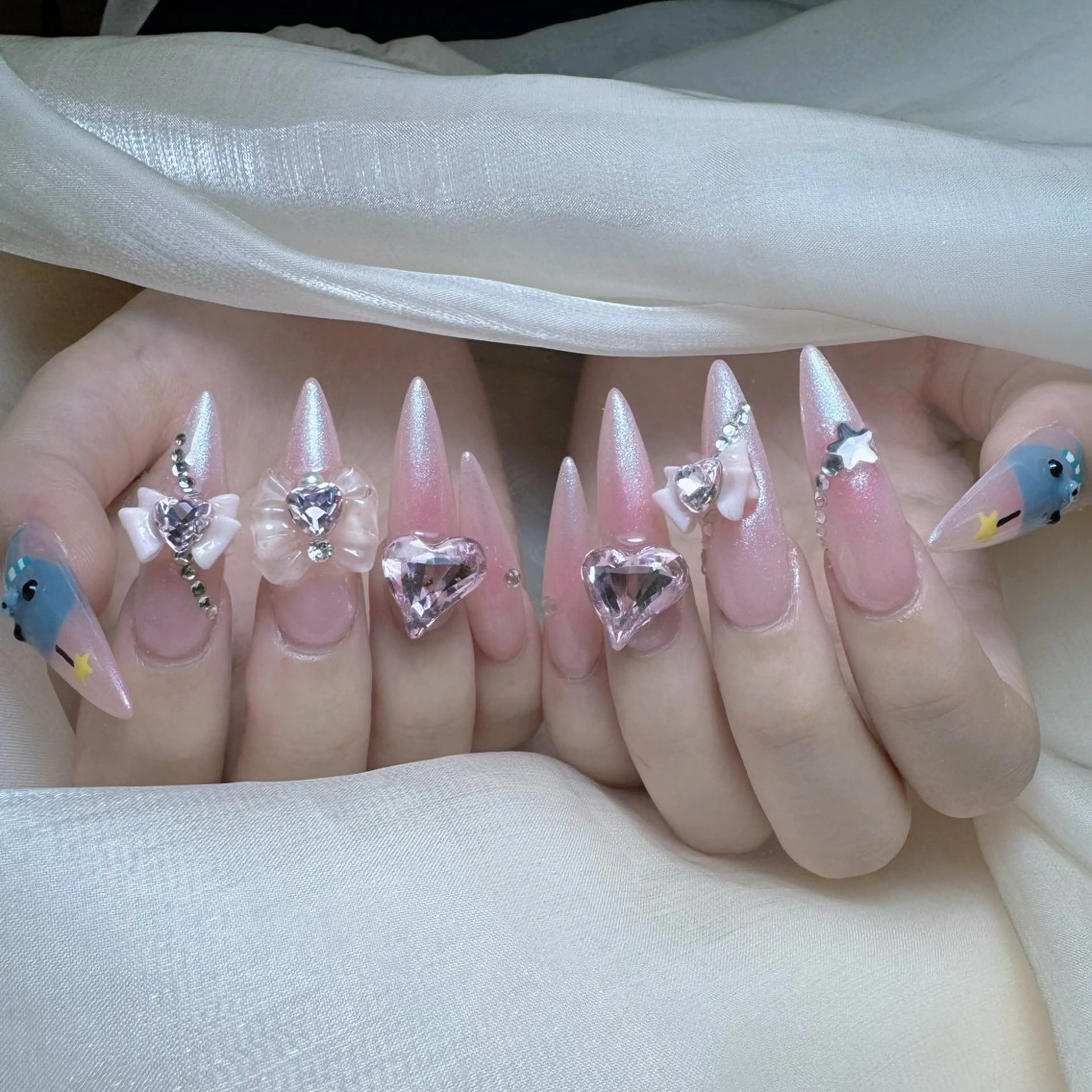 ネイル チークネイル フレンチネイル ガーリー キラキラネイル 韓国ネイル ハンドネイル NailPrincess所属・princess スカルプ専門店のネイルデザイン