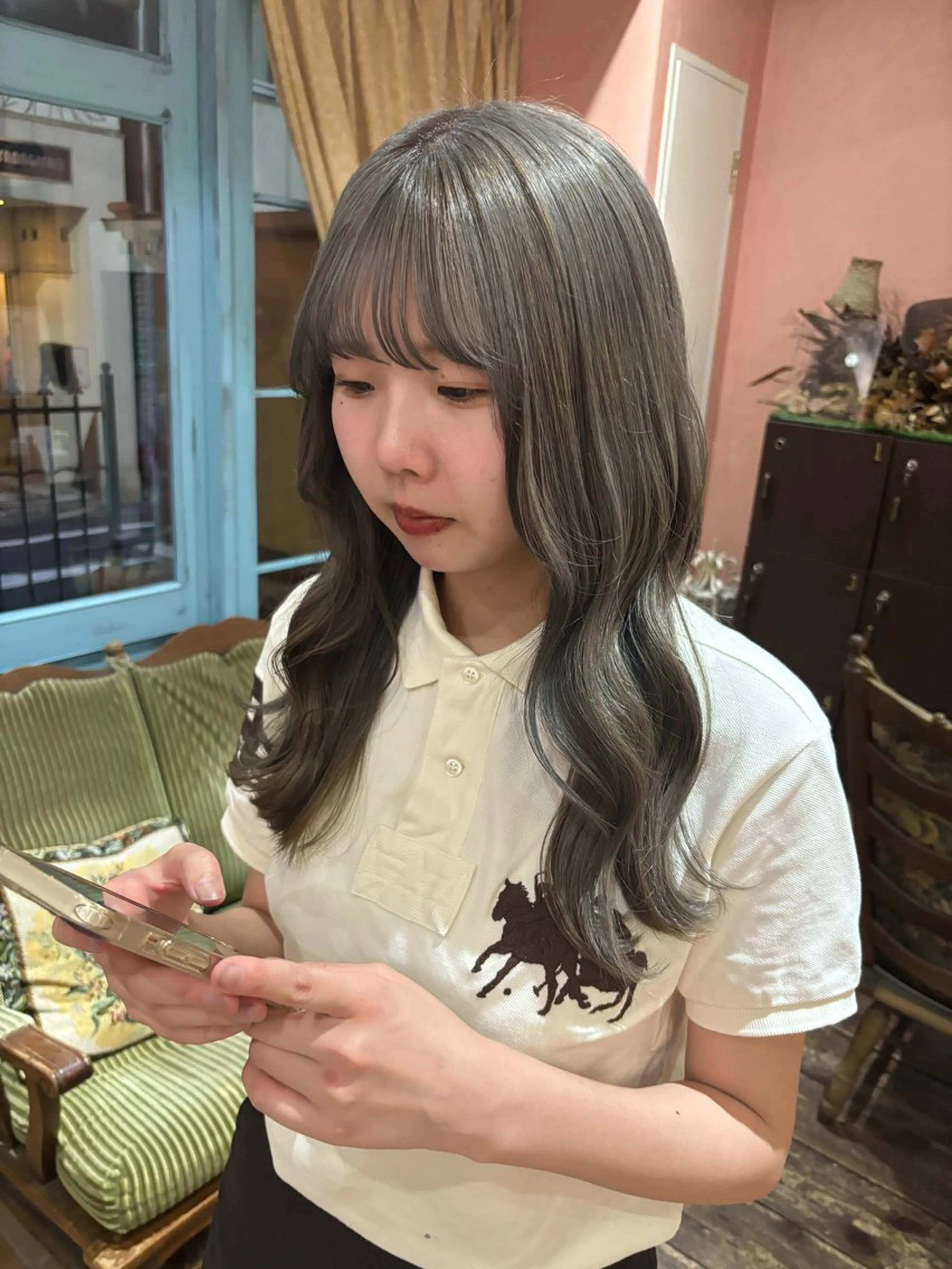 ロング アッシュ アッシュグレー ヘアカラー Fuka 心斎橋美容室のヘアスタイル
