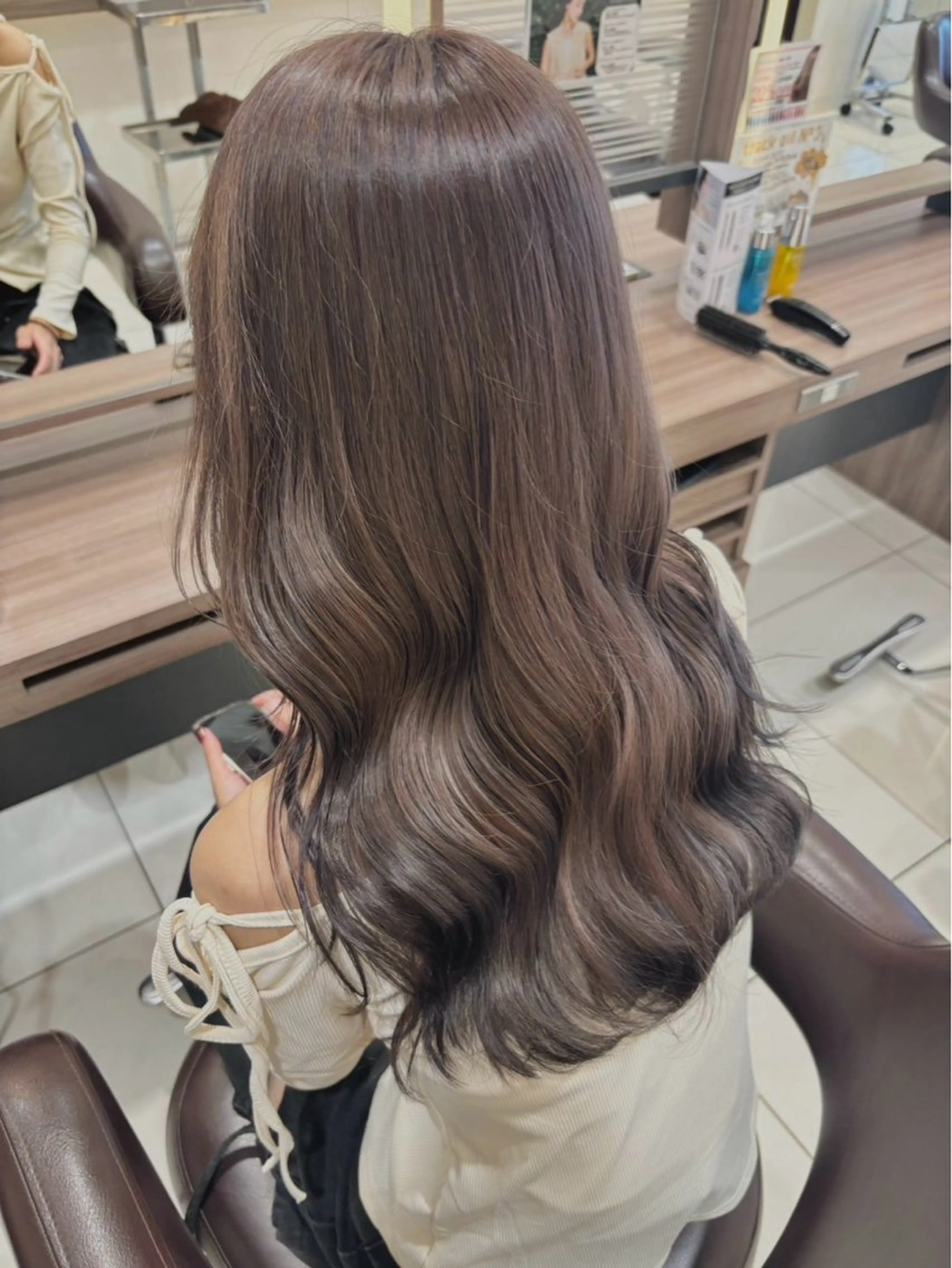ロング カラー 透明感カラー グレージュ イルミナカラー ラベンダーカラー ラベンダーグレージュ まとまりの良い髪に✨ AOI🩷のヘアスタイル