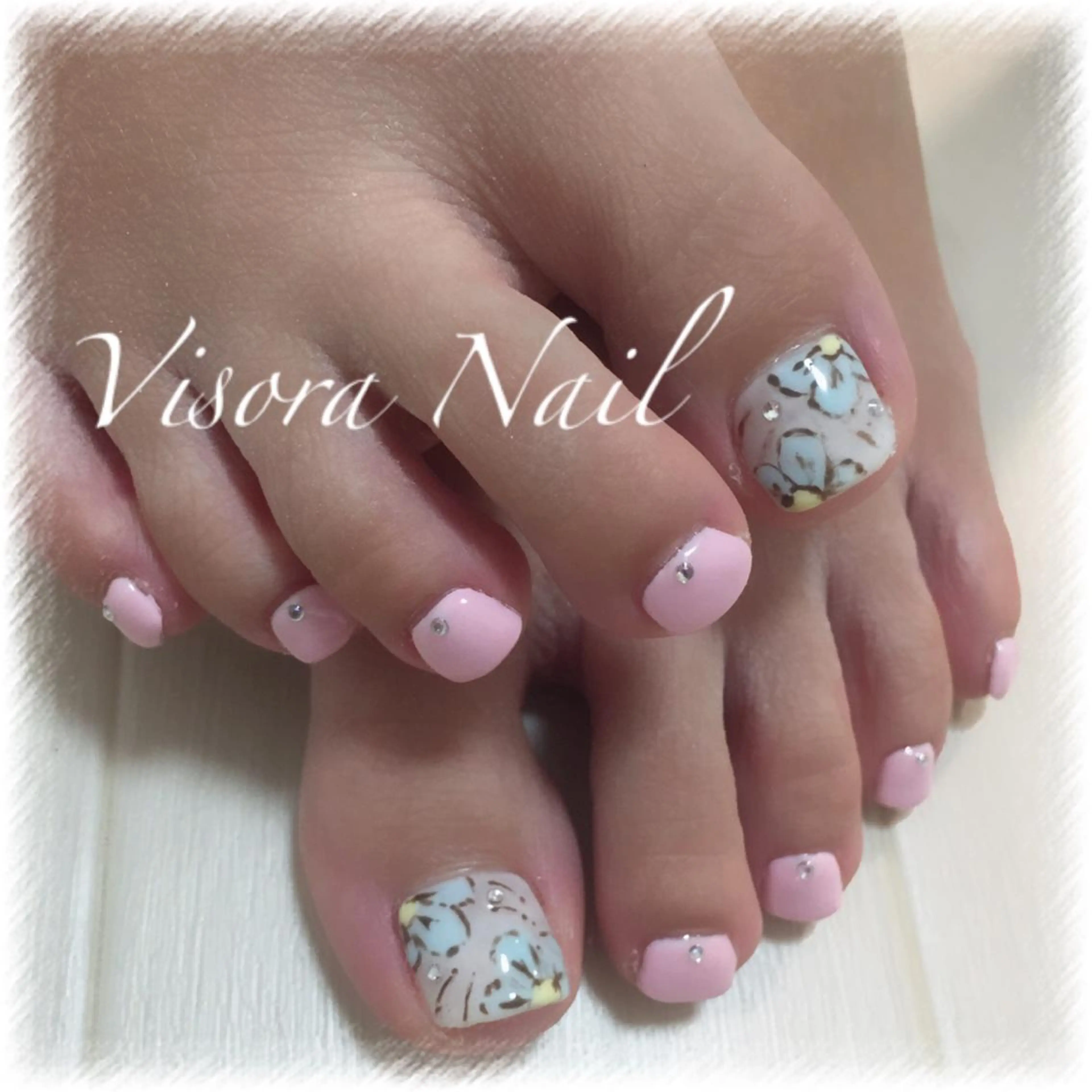 ネイル ストーンネイル フットネイル 美SORA ～ｳﾞｨｿﾗ～のネイルデザイン